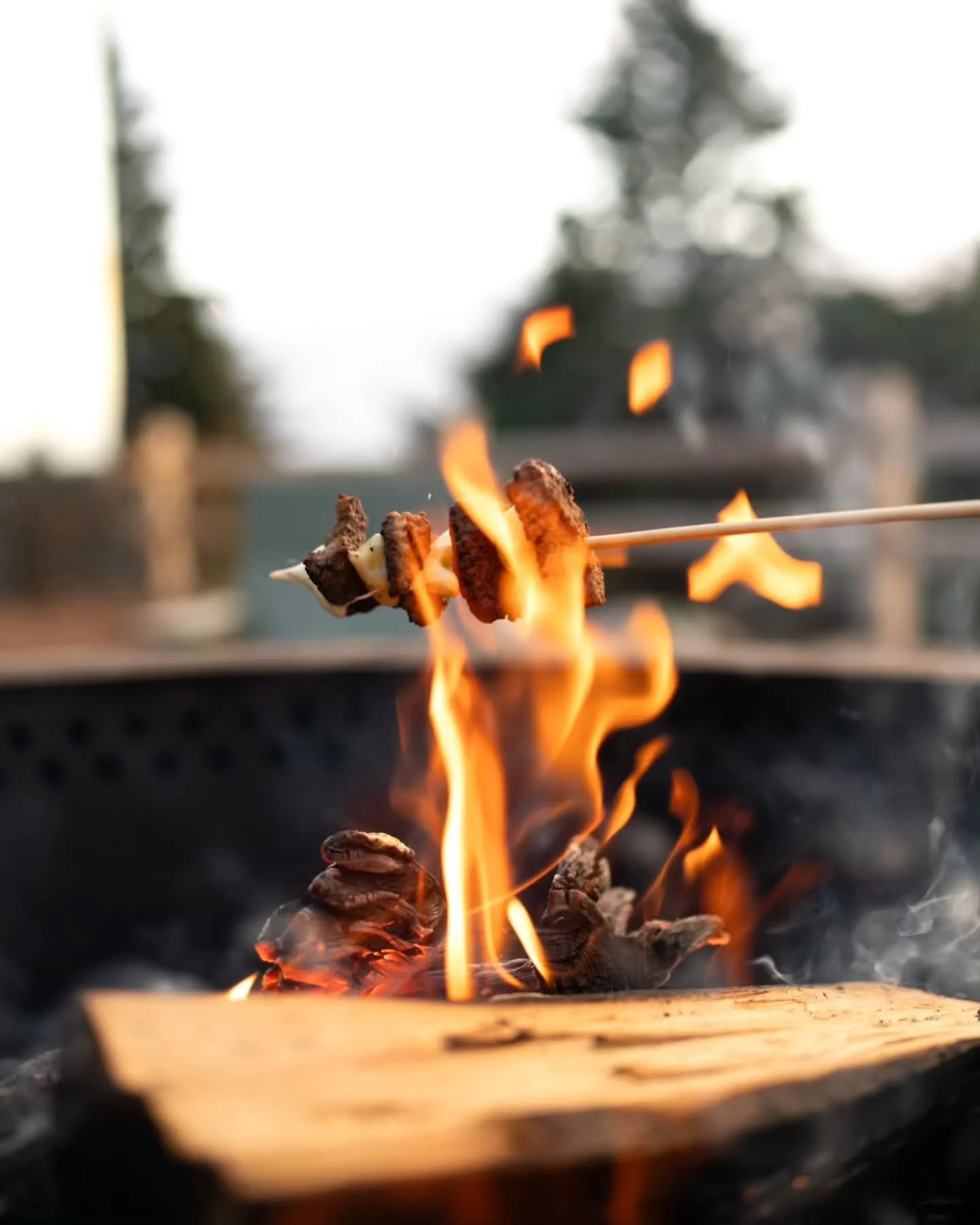 🌙&nbsp;A Winter Solstice Weekend at Two Capes Lookout&nbsp;🌊 The longest night of the year arrives Sunday, and we&rsquo;re easing into it with a cozy, coastal weekend made for slowing down.

Friday brings an intimate wine tasting with @secuswine, a