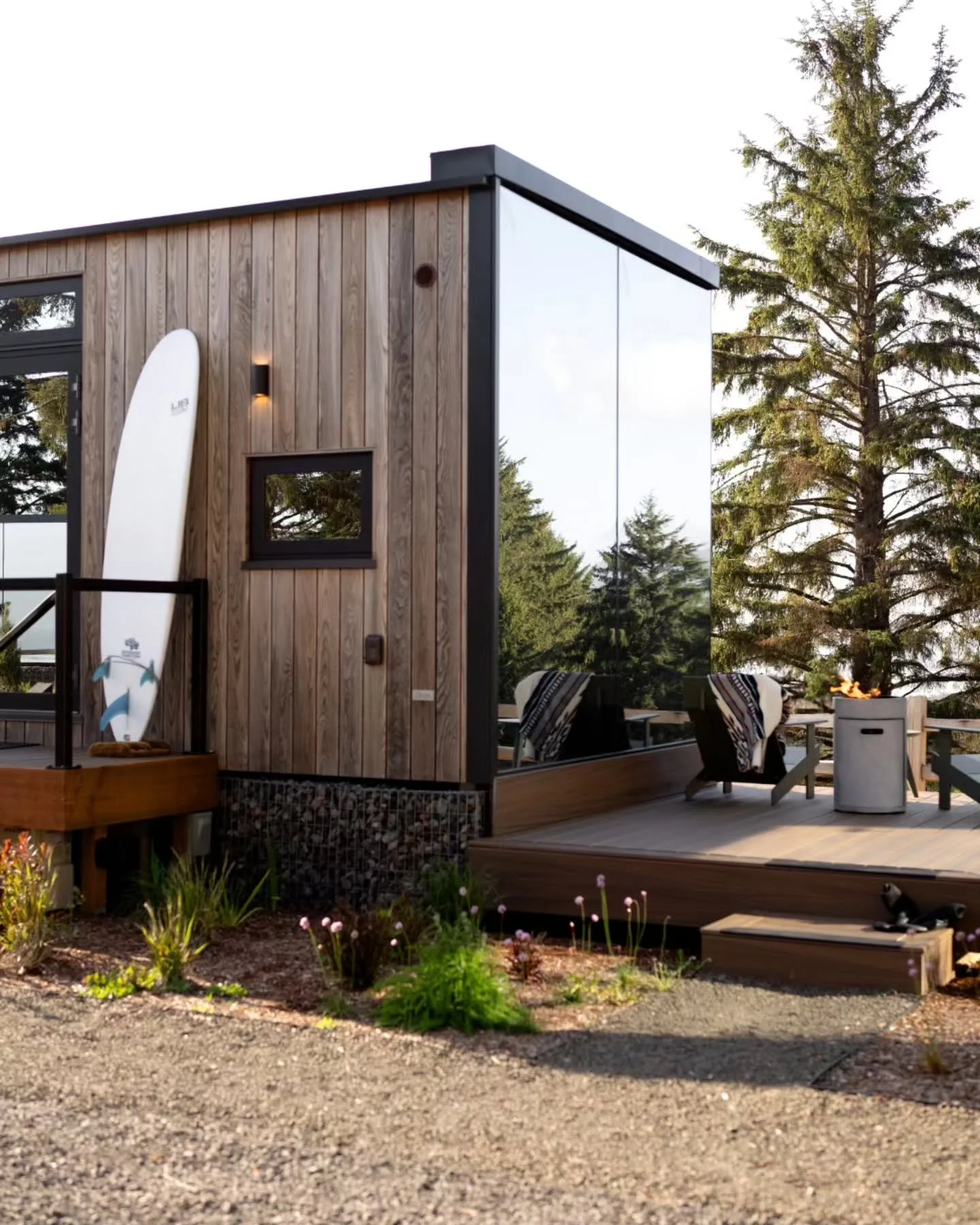 We&rsquo;ve had some truly glorious sunshine on the coast lately, with more on the horizon. Calm, bright skies, big waves, and that fresh ocean air doing its thing. Come book a quick getaway and soak it all in... ☀️🌊☀️🌊☀️