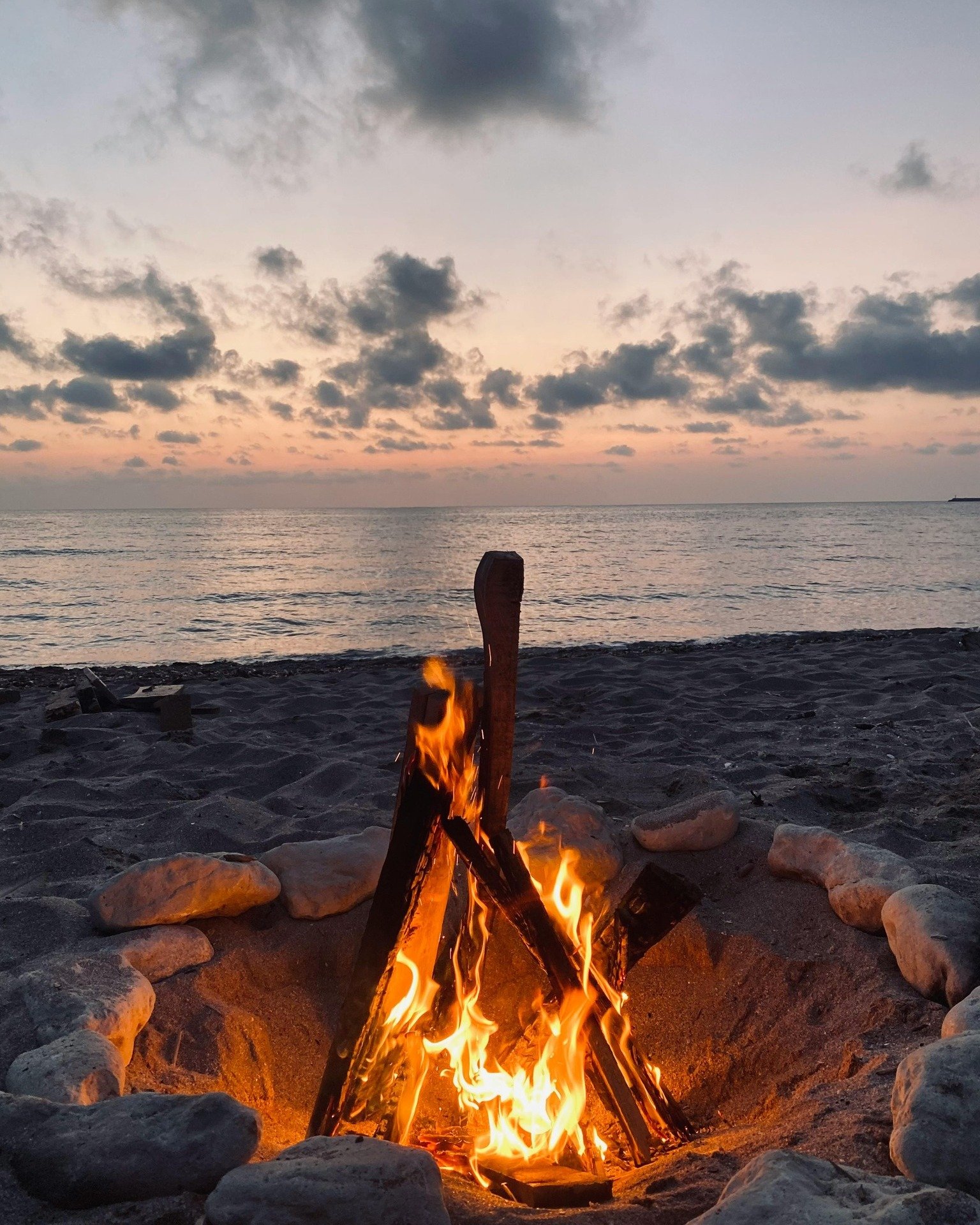Fire on the beach is kind of a love language out here. 🔥
Cold hands, warm glow, waves doing backup vocals.

#BeachFire #OregonCoastNights #PNWEvenings #TwoCapesLookout