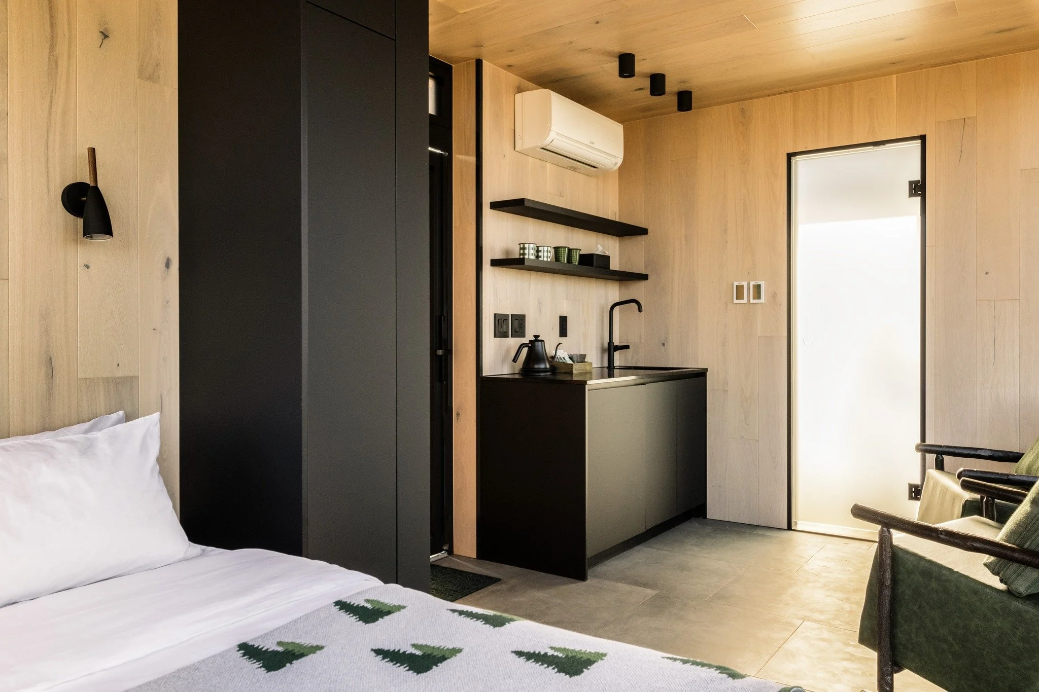 Yes, it&rsquo;s in the woods. Yes, there&rsquo;s a wet bar. 🍸

Turns out you can have both.

Check out mirror cabin availability on our website or link in bio.

#ModernCabin #PNWInteriors #GlampingDoneRight #TwoCapesLookout