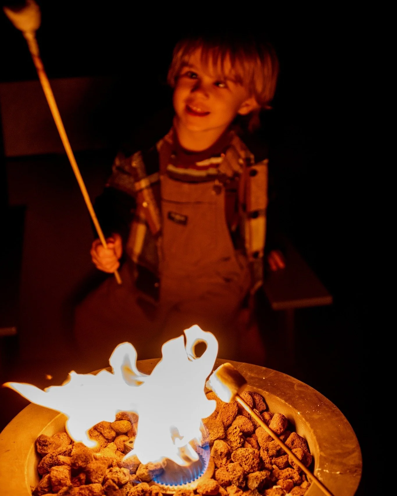 Fire pit nights, no matter the season 🔥 The best memories happen here.

#TwoCapesLookout #OregonCoast #PNWTravel #GlampingOregon #PacificCity