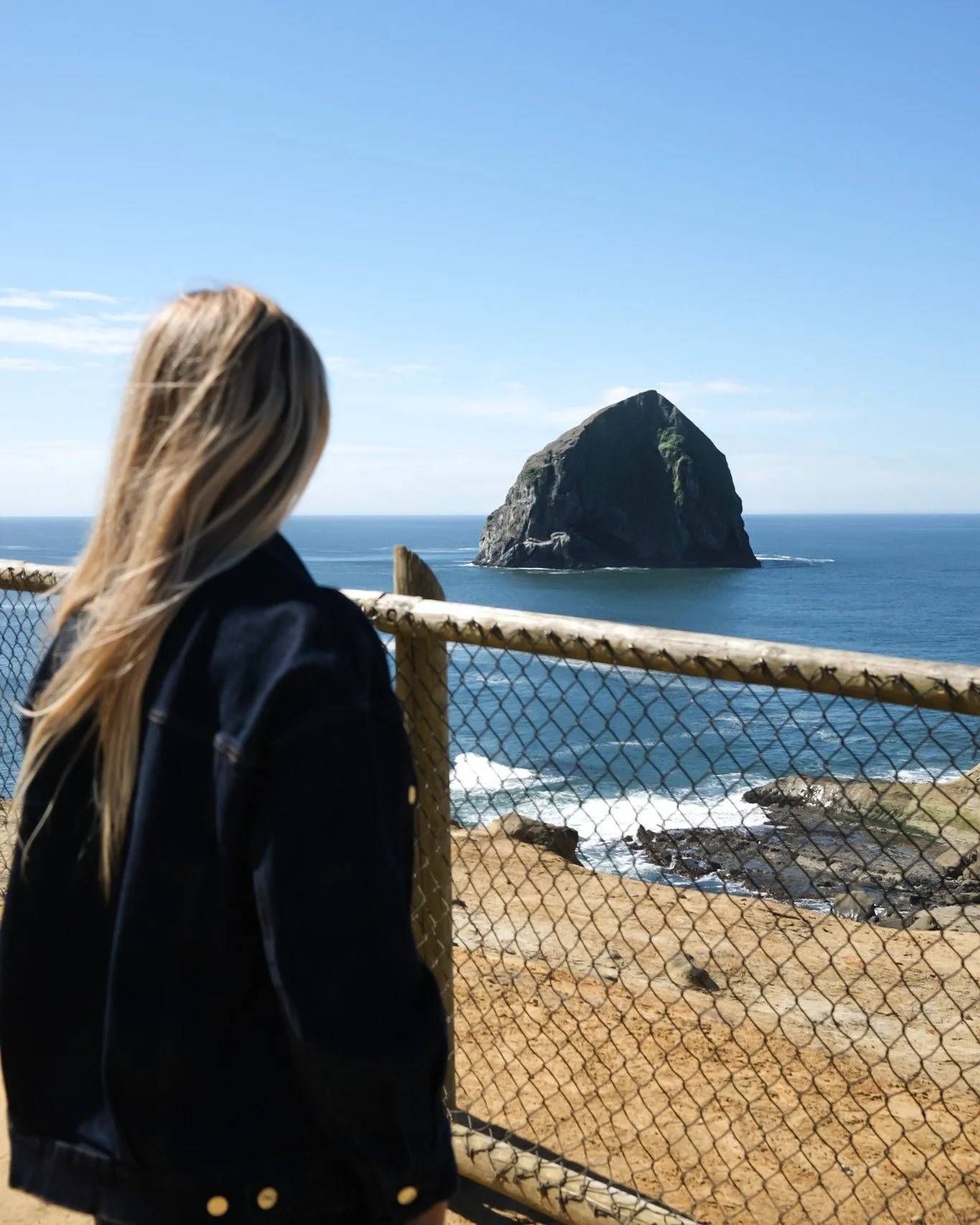 The gray whales are making their way back up the coast. Around 13,000 are expected to pass by Oregon this spring.

One of the best places to catch them? Right here in Pacific City.

#TwoCapesLookout #OregonCoast #PNWTravel #GlampingOregon #PacificCit