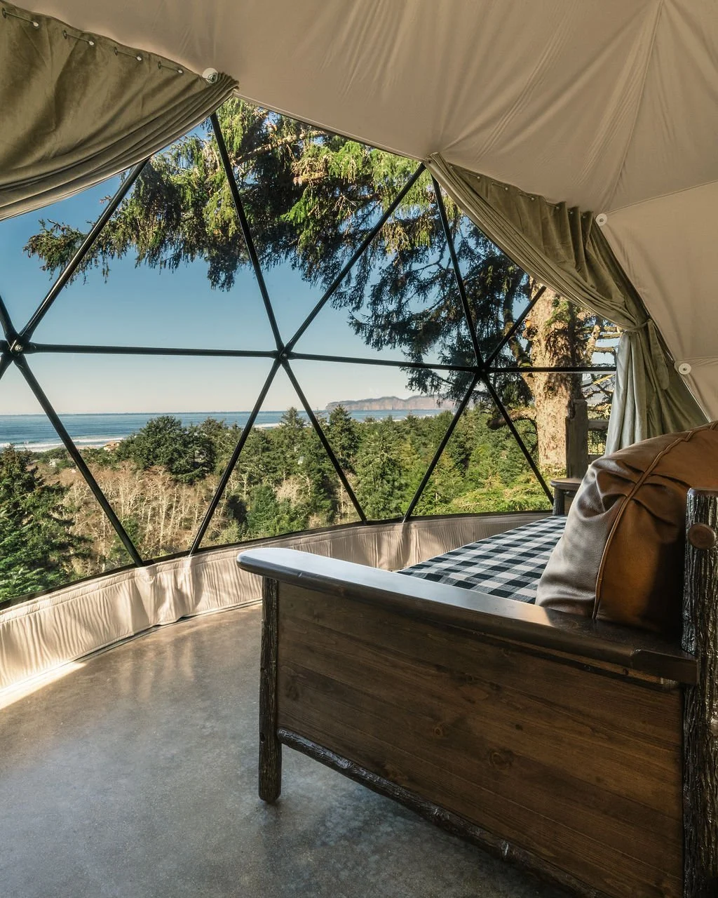 A look inside the domes. High ceilings, plenty of space, and a stay that feels a little different.

#TwoCapesLookout #OregonCoast #PNWTravel #GlampingOregon #PacificCity
