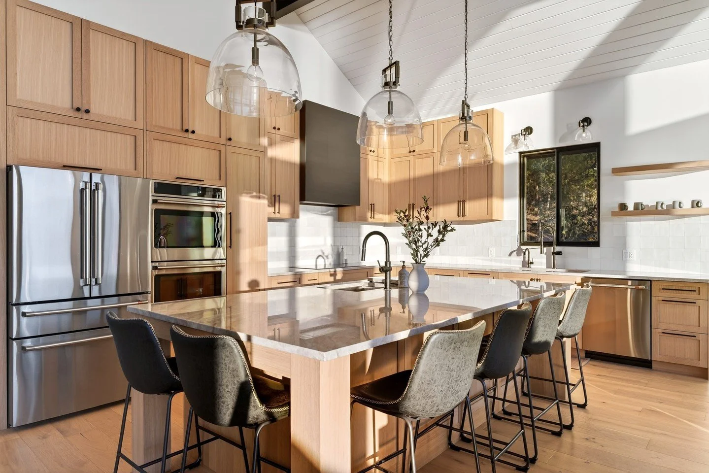 Perfection from every angle.

From a dated Lakeside cabin to a modern alpine retreat. We stripped away the old orange hues and traded them in for natural light and stunning kitchen luxuries.
.
.
.
#FlatheadLake #MontanaLiving #LakeHouseRenovation #Cu