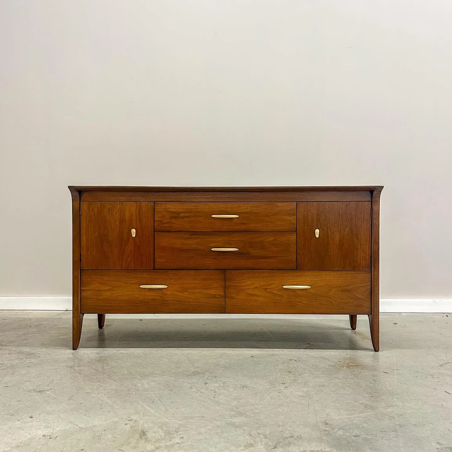 SOLD. Completely refinished and looking sharp, this Drexel Profile credenza is ready for its next chapter. Clean lines, sculpted pulls, warm walnut glow.

Perfect for records, dinner parties, or your TV setup, a piece built to live with and love.

60