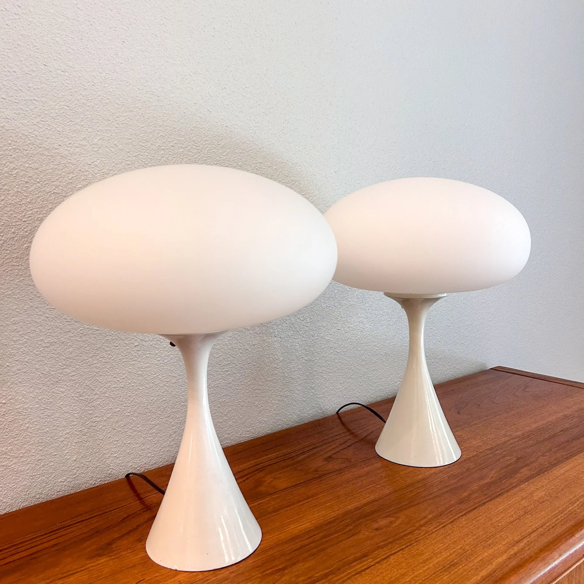 laurel_mushroom_lamp_other_side.jpg