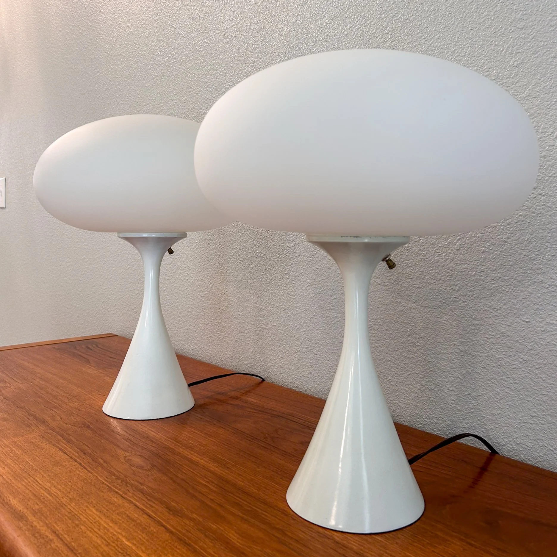 Laurel_mushroom_lamp_side.jpg