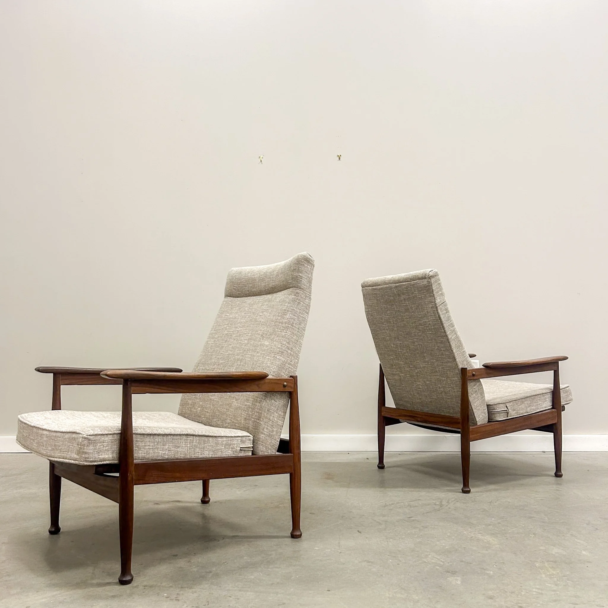 Pair of MCM Guy Rogers Manhattan Walnut Reclining Lounge Chairs