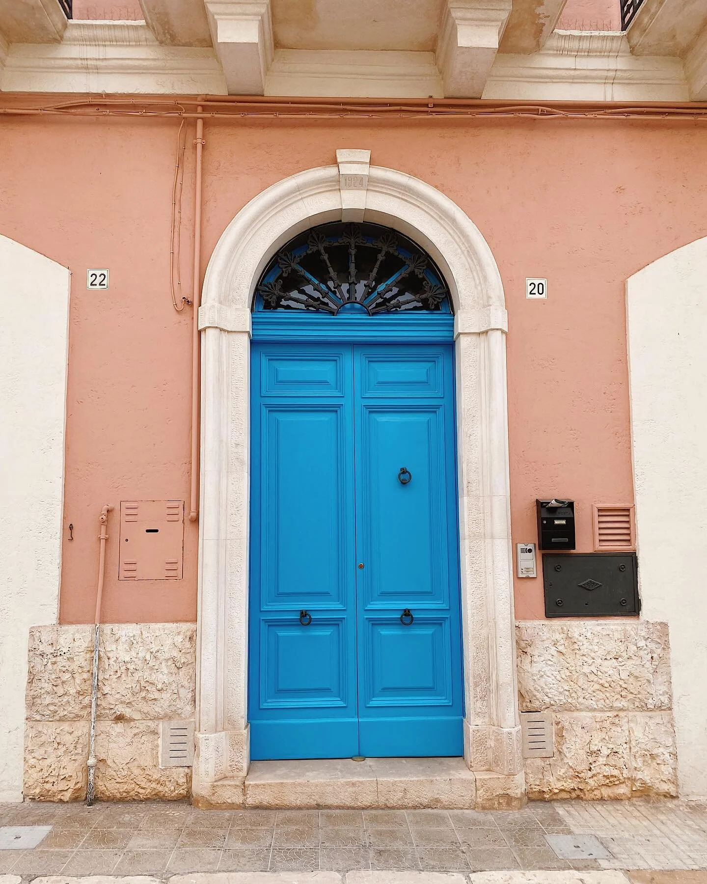 #polignanoamare is a-door-able @doorsofitaly #italysegreta #puglia #myapulianway #cremelamare #howitalyfeels