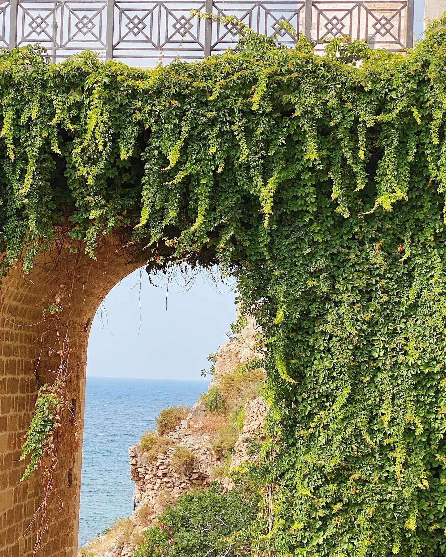 sweat my underboob off to drop by the ✨iconica✨ #LamaMonachile in the middle of the hottest midday sun ☀️ #howitalyfeels #italysegreta #myapulianway #puglia