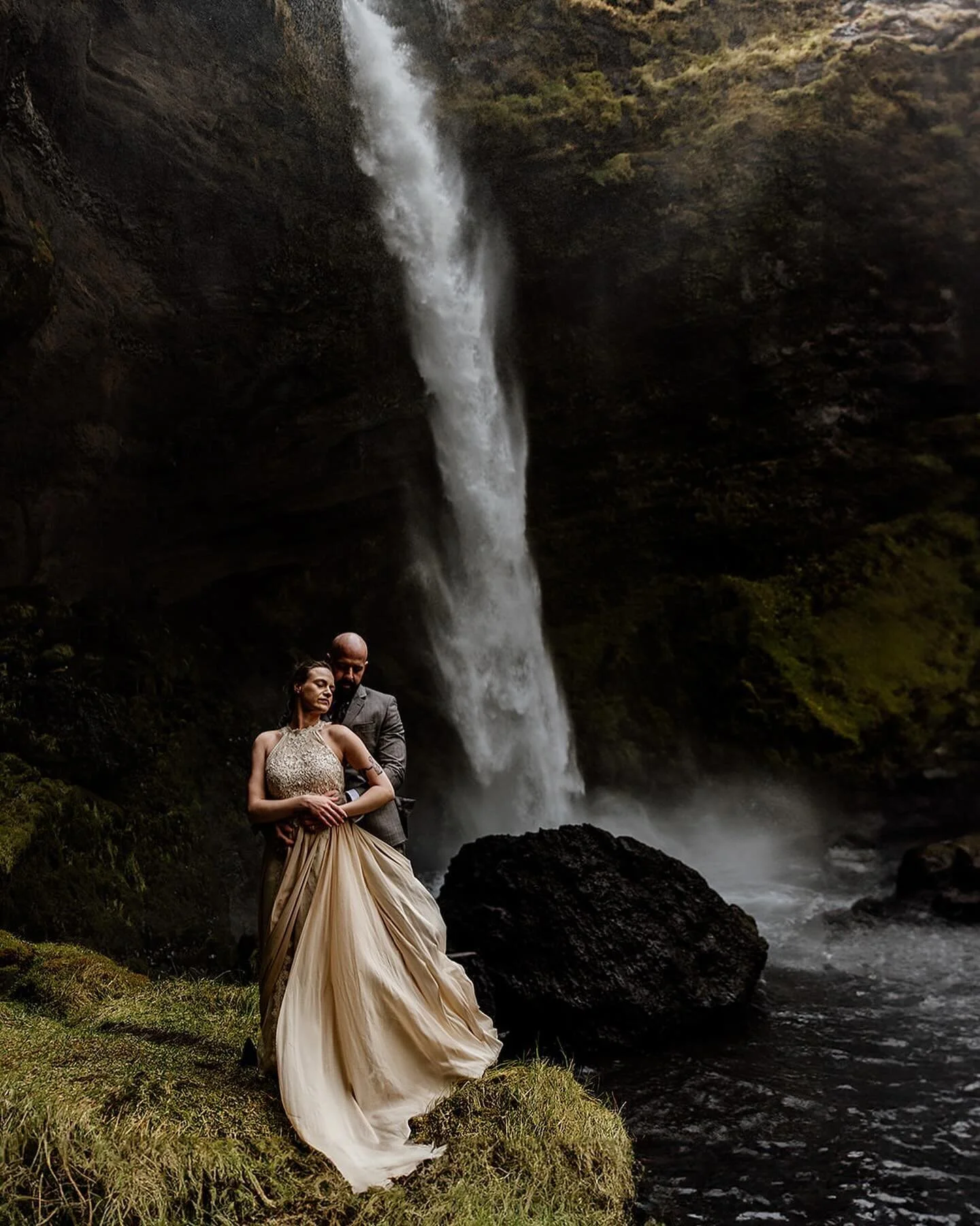 In 2024 liefst van al nog meer van dit.
In IJsland, mijn twee passies combineren. Daar gaan we voor.
Bring it on &hearts;️

#elopement #iceland #icelandelopement #weddingphotography #elopementphotography #icelandelopementphotographer #icelandelopment