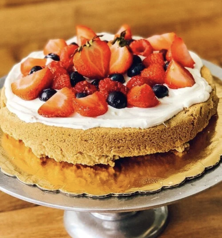 Vanilla Cake with Fresh Berries