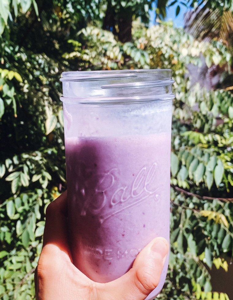 Raw Kefir Shake with Bee Pollen &amp; Berries