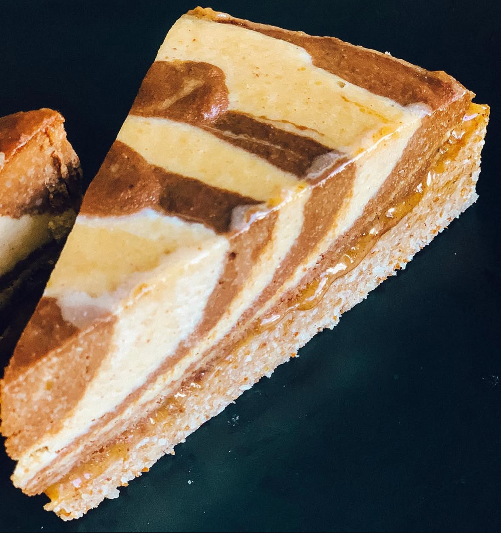 Raw Peanut Caramel Swirl Cheesecake