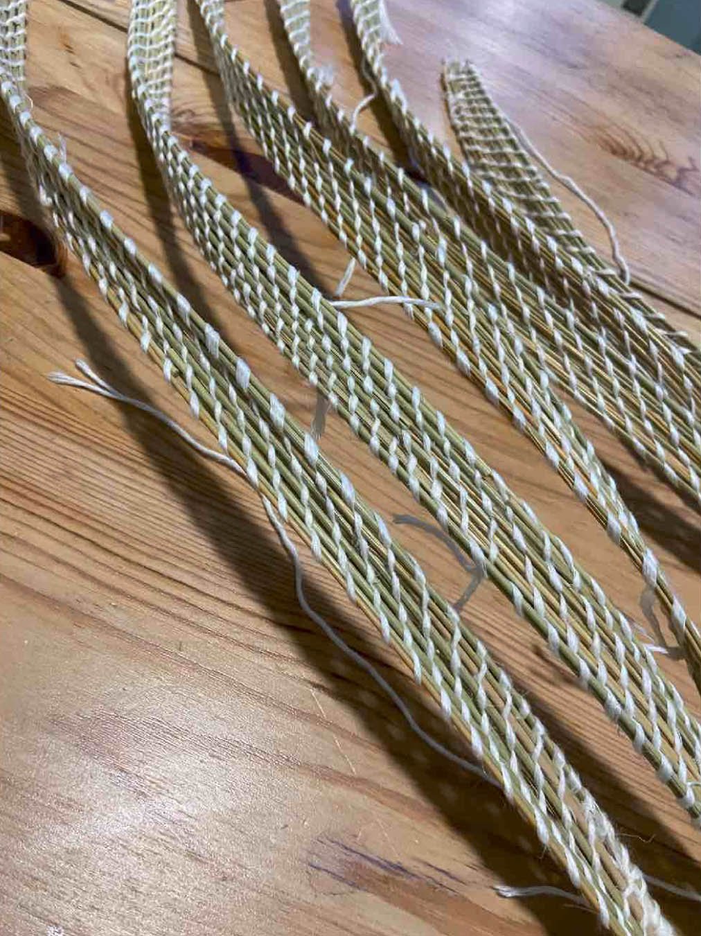 Wrapped esparto grasses - historically esparto was used to make rope before jute was industrialised. Later on, it became popular for crafting baskets across Mediterranean countries. Acien integrates esparto into their couture pieces, creating contemp