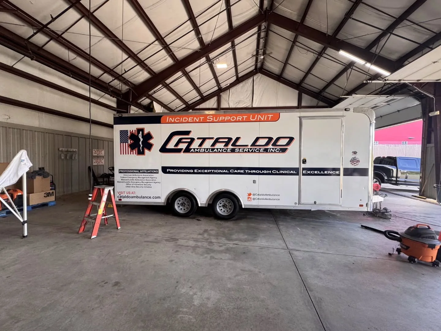 Proudly serving fleets of all sizes! Wow Factor crafts personalized plans to match your schedule and budget. Remember, Detailing goes beyond aesthetics - it's crucial for corrosion prevention and maintaining your fleet's integrity!

#detail #detailer