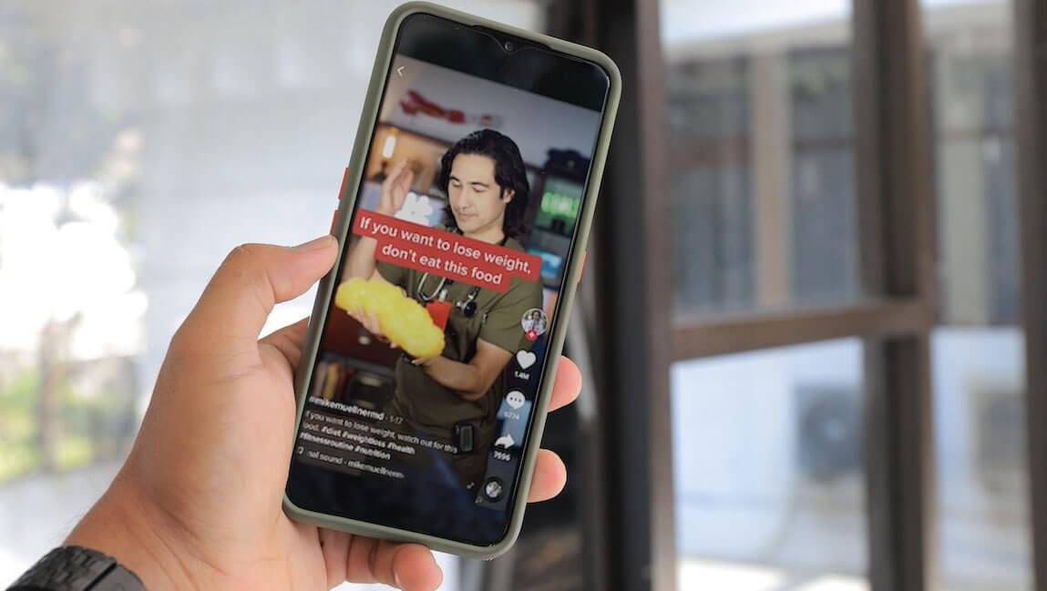 The Impact of Social Media on Body Image: Navigating the Pressure of Perfection