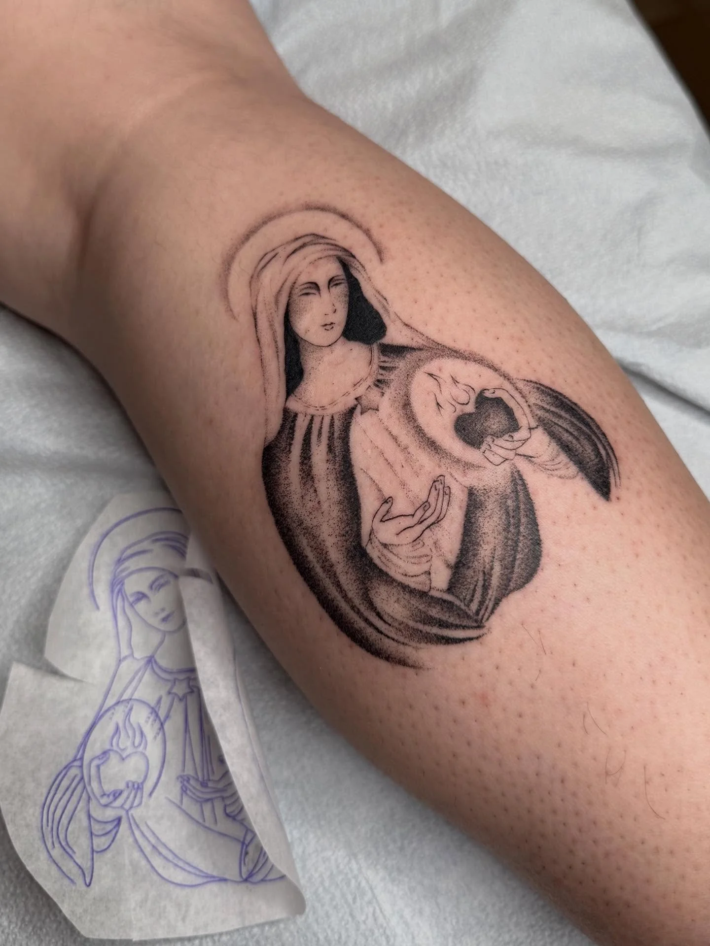 Booking the first 2 weeks of August, september, and October in Chicago 
.
.
.
.
.
#chicagotattoo #qttr #chicagottr #nyctattoo