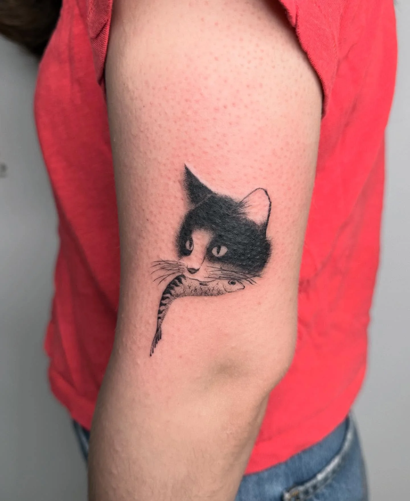 Oh he&rsquo;s a hungry lil fella! 
.
.
.
.
Booking Chicago in July and August 
Booking Austin July 16-20
.
.
.
.
#chicagotattoo #illinoistattoo #cattattoo qtr