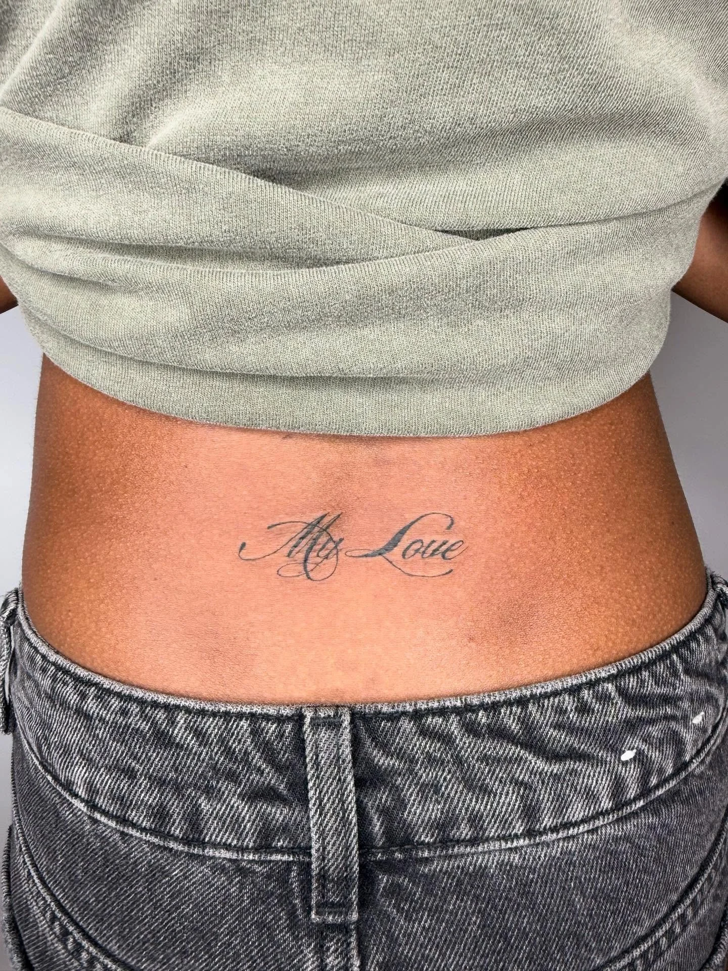More lower back tattoos please!!! 
I was so obsessed with this one but never posted cause it was still a little swollen but whatever! I love it it&rsquo;s CHEEKY!! 🤭 
:
:
:
Booking Chicago the rest of June and July and beginning of August 
.
.
.
.
#