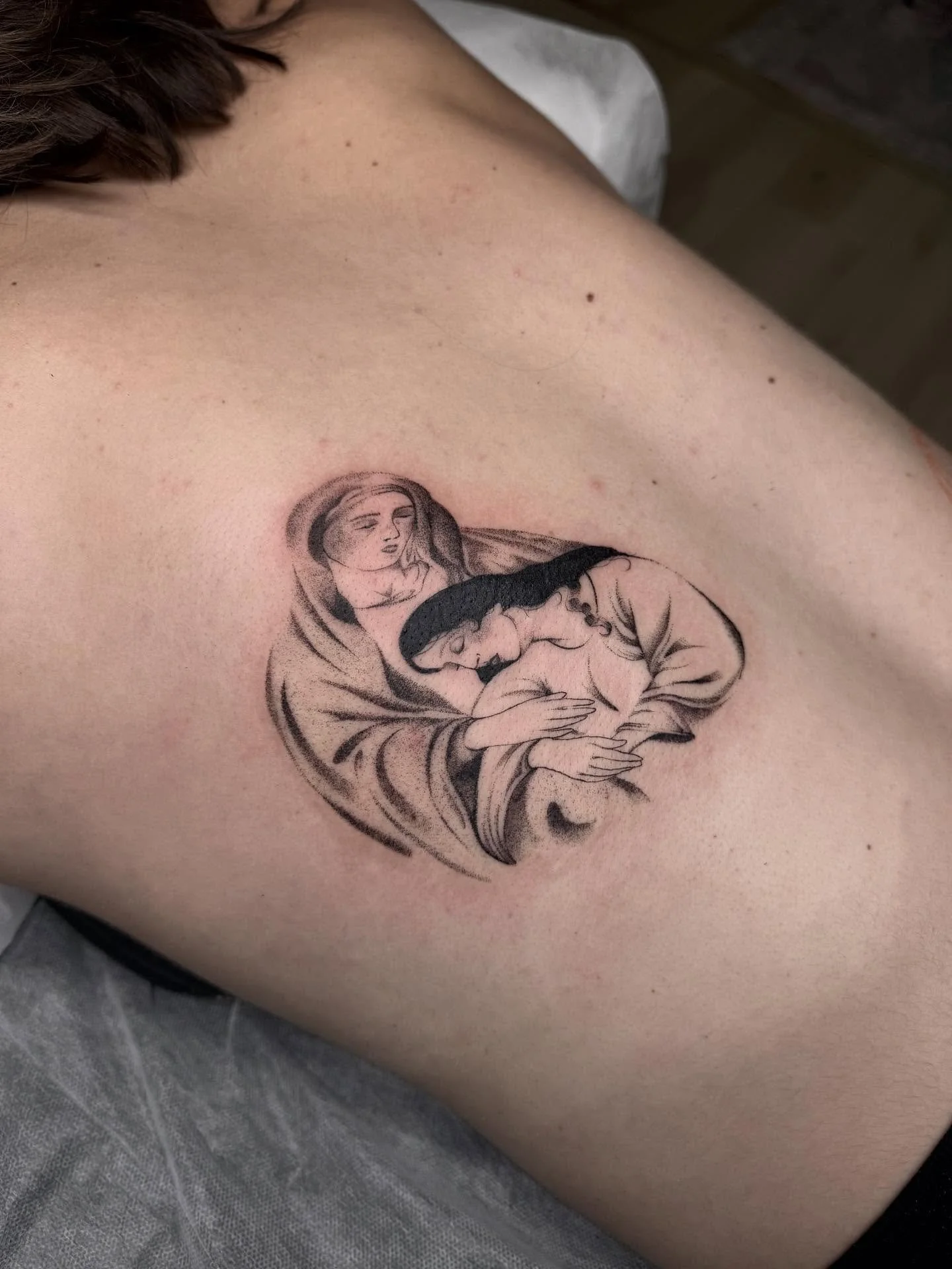 Tried to get a close up on the faces but my phone was just not catching it!!!! 

If I have any hater it will be my phone&rsquo;s camera 

Booking October and November in Chicago 
.
.
.
.
.
.
#chicagotattoo #qttr #illinoistattoo #nyctattoo #brooklynta