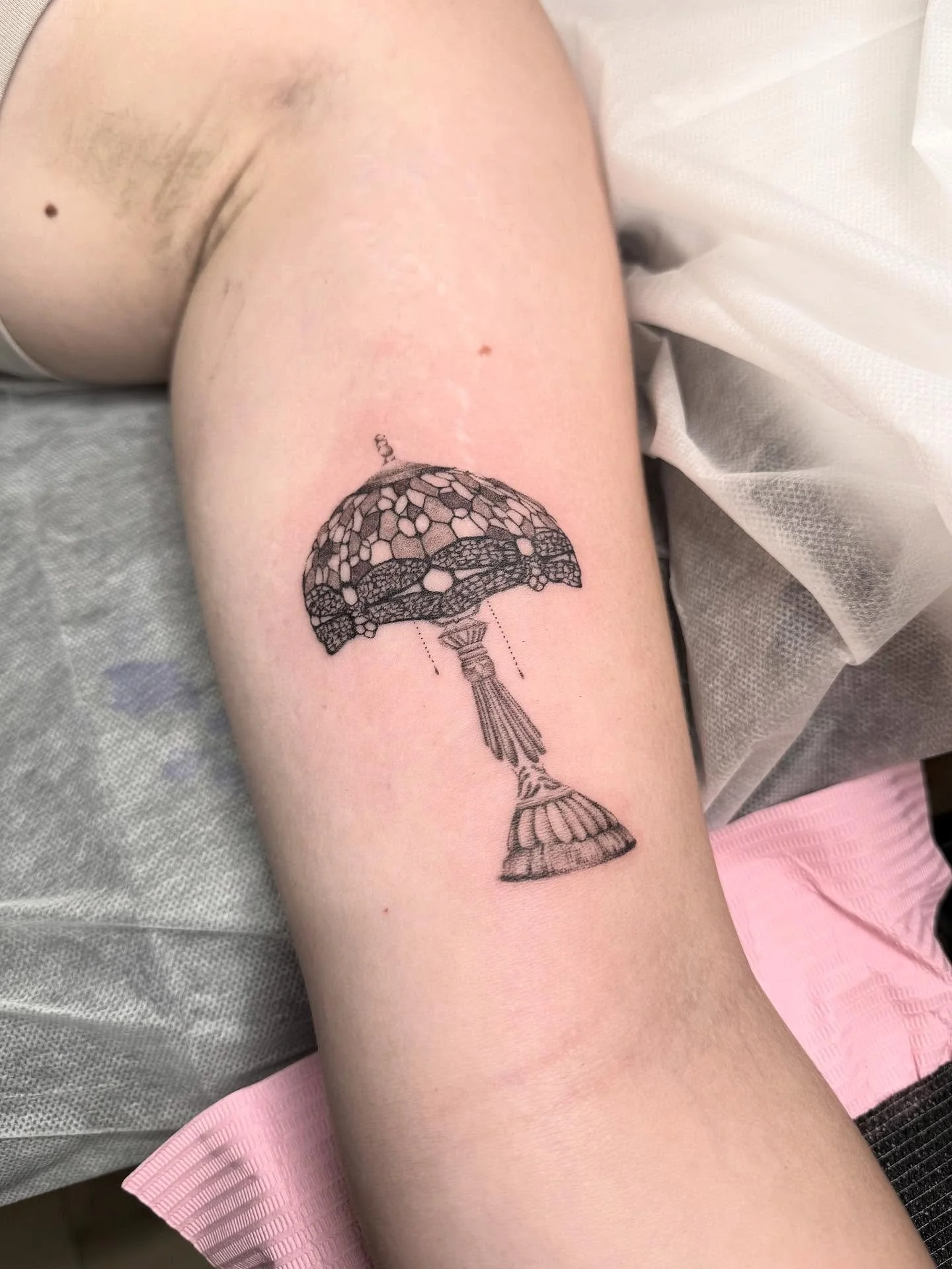 Turn da light on! 
.
.
.
.
Booking the rest of this year :) 
.
.
.
.
.
.
#chicagotattoo #lamptattoo #qttr #nyctattoo