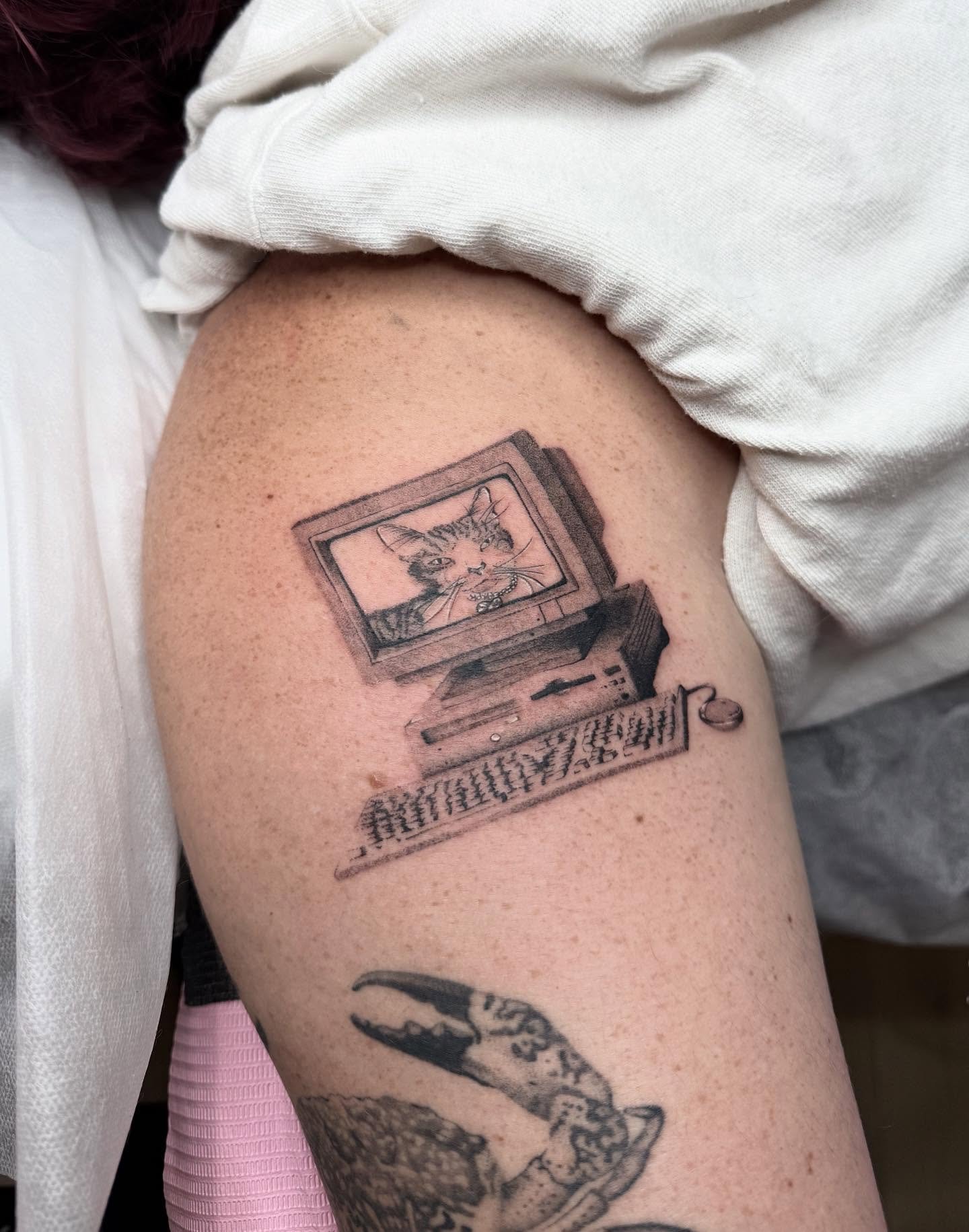 Edited the flash so it was my client&rsquo;s cat instead of the original meme :) 
All flash can be edited!!! 
The beauty of choice :) 
Booking the rest of November and December 
Booking NYC Dec 2-6
.
.
.
.
.
#qttr #queertattoo #queerart #cattattoo #y