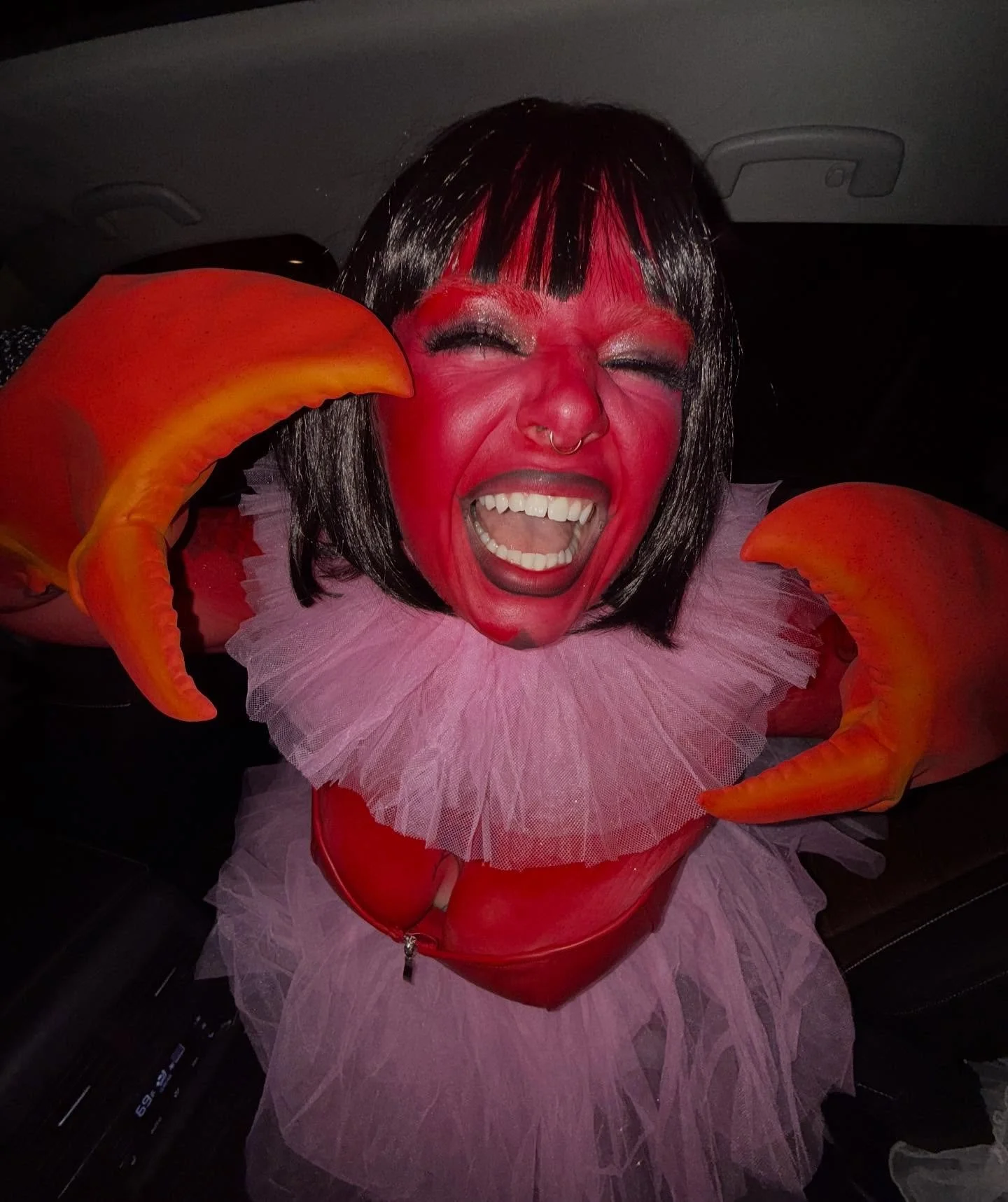 Forgot to post my Halloween costume and idc if it&rsquo;s too late this is probably my favorite costume I&rsquo;ve done!!!! So it&rsquo;s deserves a spot on the main 
I&rsquo;m booking the rest of the year and January in Chicago and will be in NYC DE