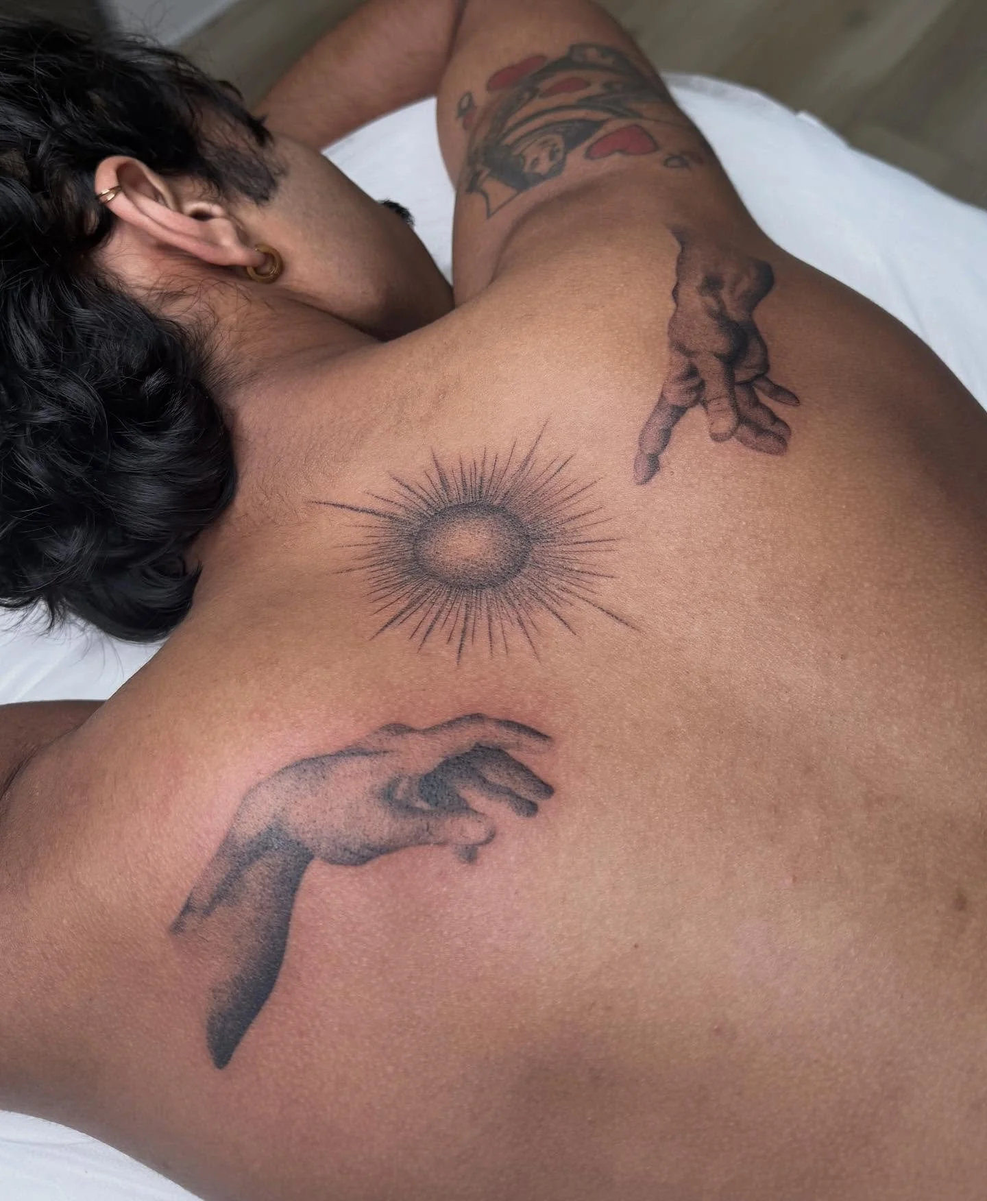 Started working on this back piece and already so in love 
.
Booking Chicago for the rest of the year and January! 
NYC dec 2-6 
.
.
.
.
#qttr #chicagotattoo #nyctattoo