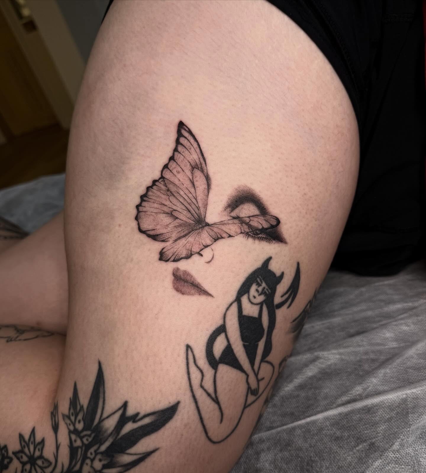 I still see you 
.
Tattoo was still pretty red when I took the photo. Will get  healed photo soon. 
.
.
.
Booking Chicago for the next 4 months 
Dropping my NYC and Austin dates next week 
.
.
.
#nyctattoo #chicagotattoo #austintattoo #qttr #butterfl