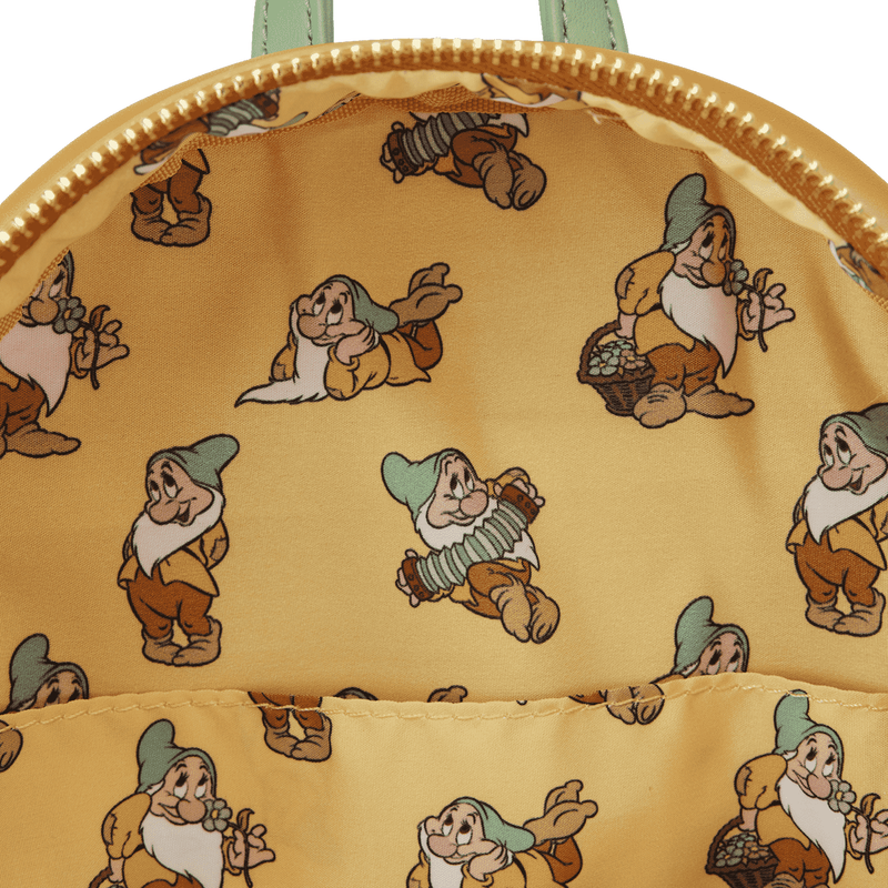 WDBK3140-LFDISNEYSNOWWHITEANDTHESEVENDWARFSBASHFULMINIBACKPACK0952INSIDE.png