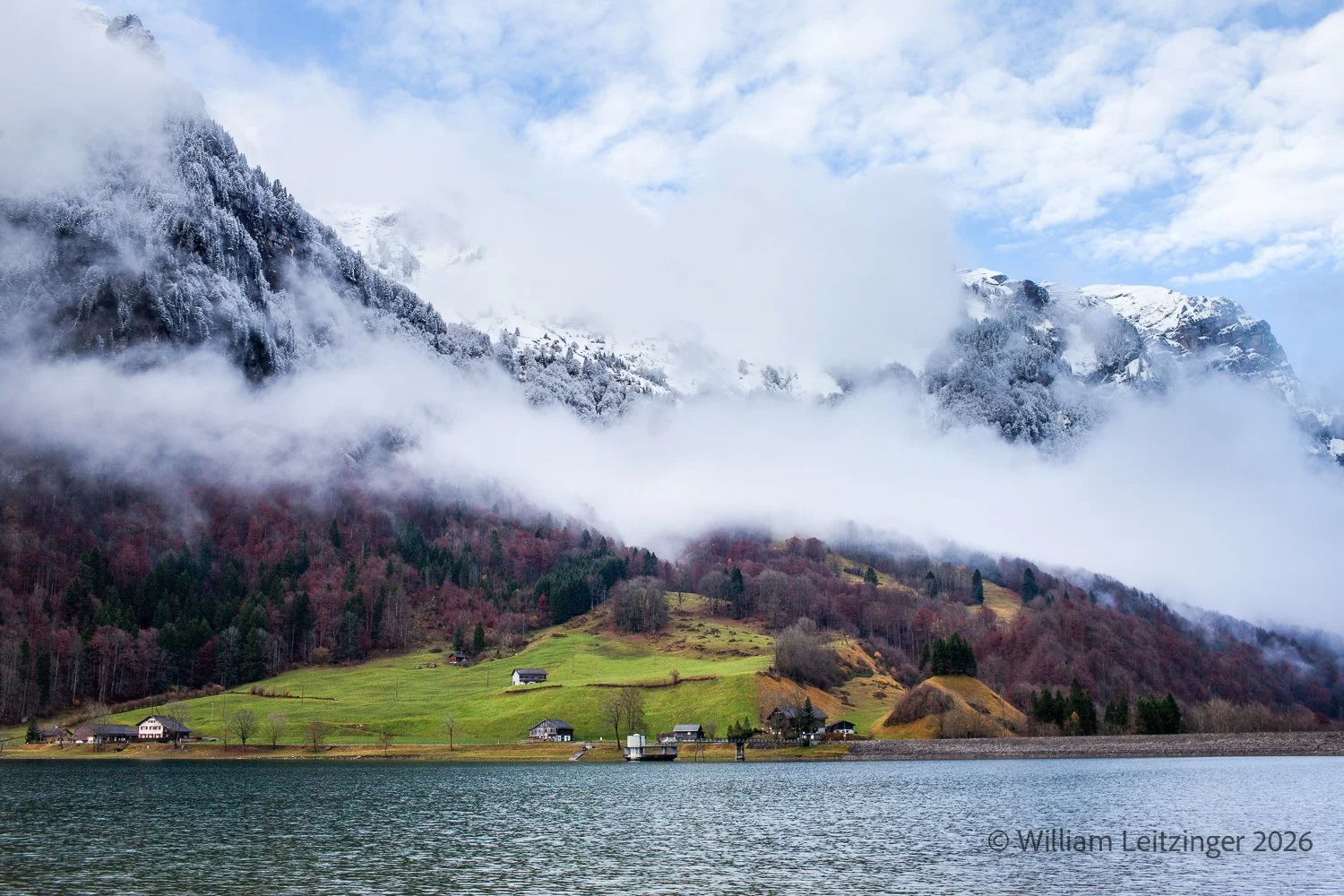 20101108-Nature-Mountains-Switzerland-Lake_View_of_Houses_at_the_Base_of_a_Mountain-01-(Copyright).jpg