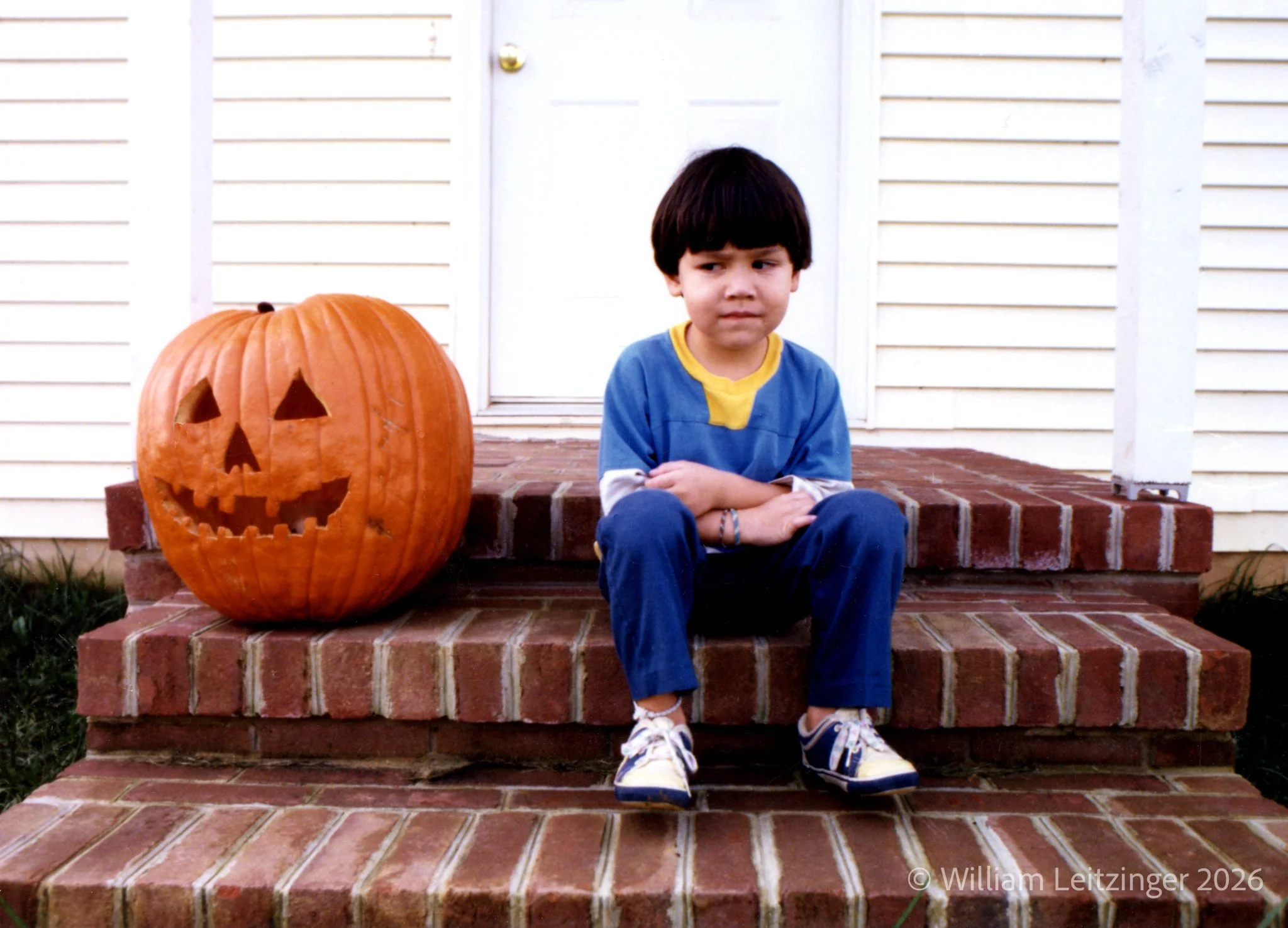 20100224-Portrait-Halloween-DE-Middletown-Will_Scrowling_at_Pumpkin-01-(Copyright).jpg