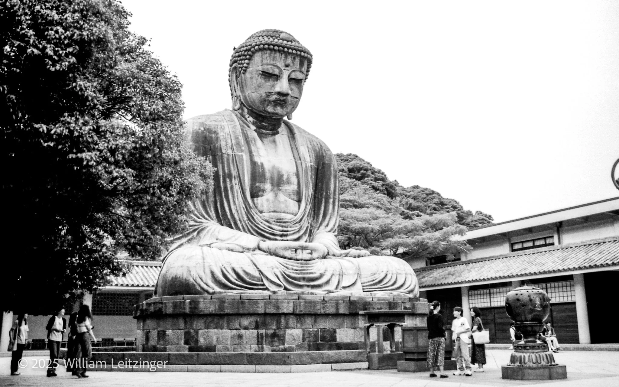 19970601-Travel-Japan-Kamakura-Tomoko,Will,Yoko_next_to_Giant_Buddha-01-B&W-2-(Copyright).jpg