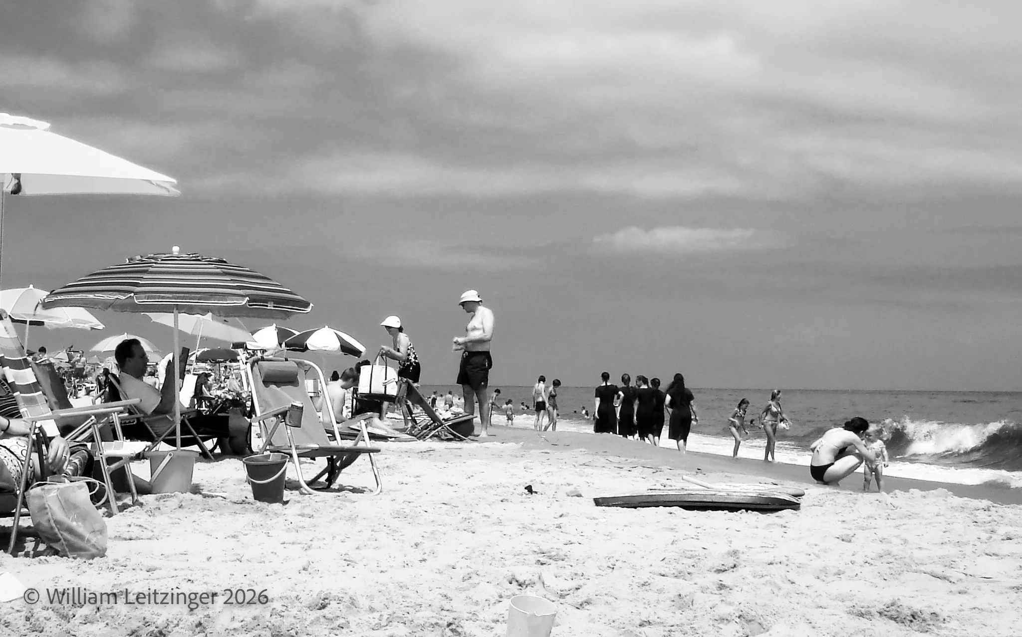 20090813-Beach-DE-Lewes-Cape_Henlopen_State_Park-Amish_Walking_on_Beach-01-B&W-Final_Edit-(Copyright).jpg