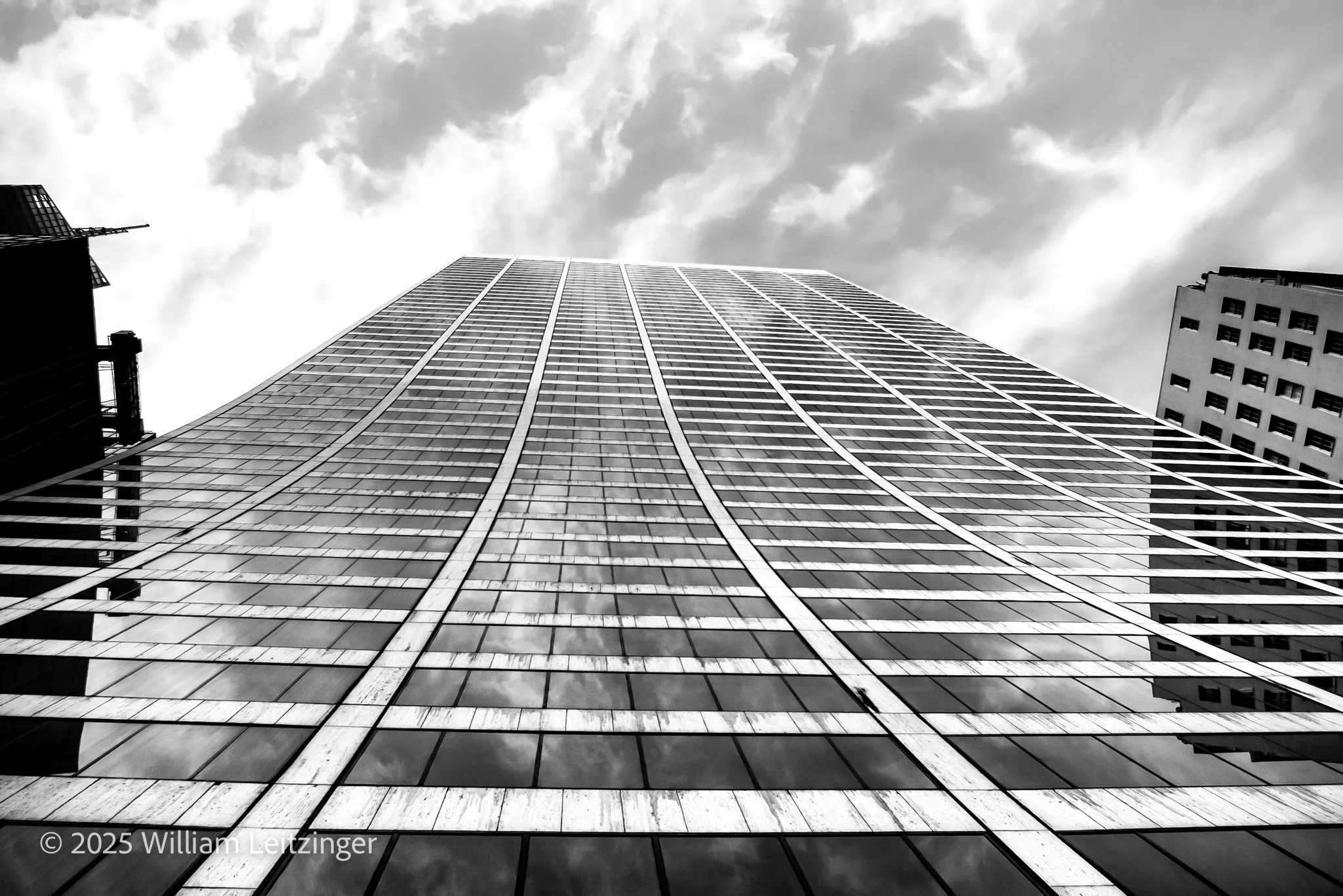 20090930-Urban-NY-New_York-Looking_Up_at_Skyscraper-01-B&W-(Copyright).jpg