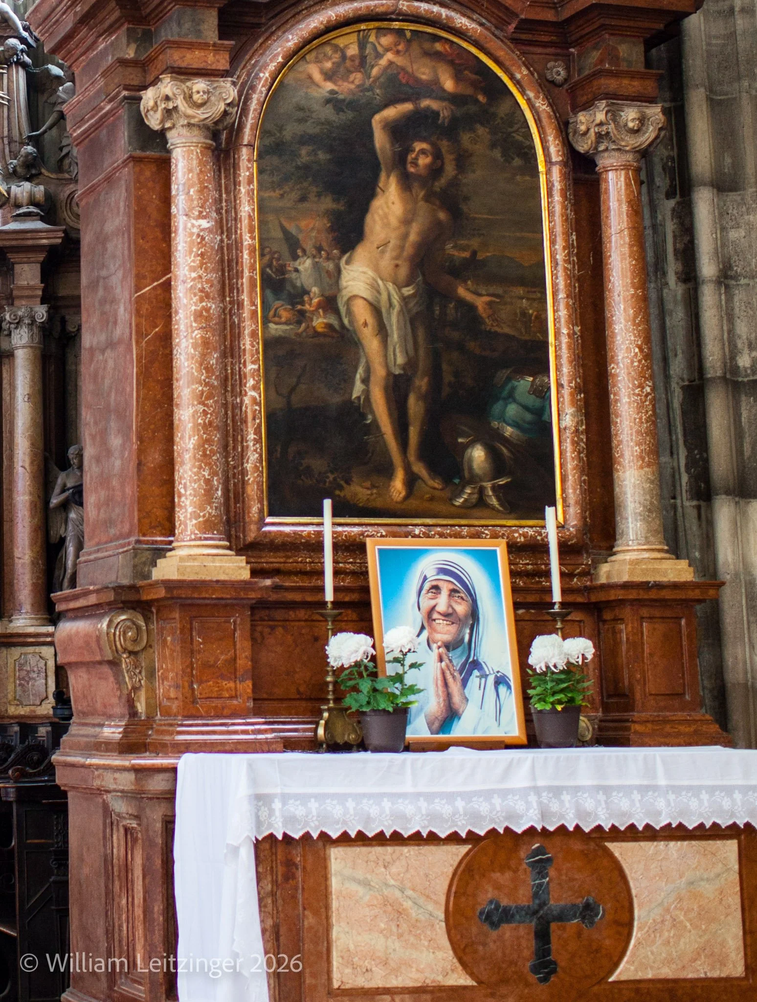 20101104-Travel-Church-Austria-Vienna-Saint_Stephen's_Church-Mother_Teresa_Painting_on_Altar-01-(Copyright).jpg