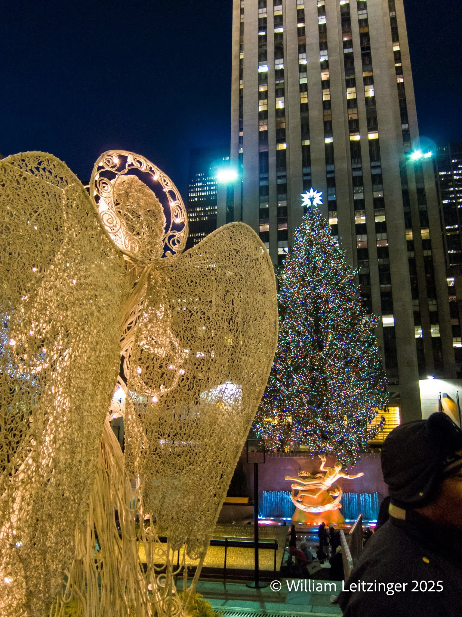 20130102-Urban-NY-New_York_City-Angel_Statue_in_Rockefeller_Plaza-01-edit-(Copyright).jpg