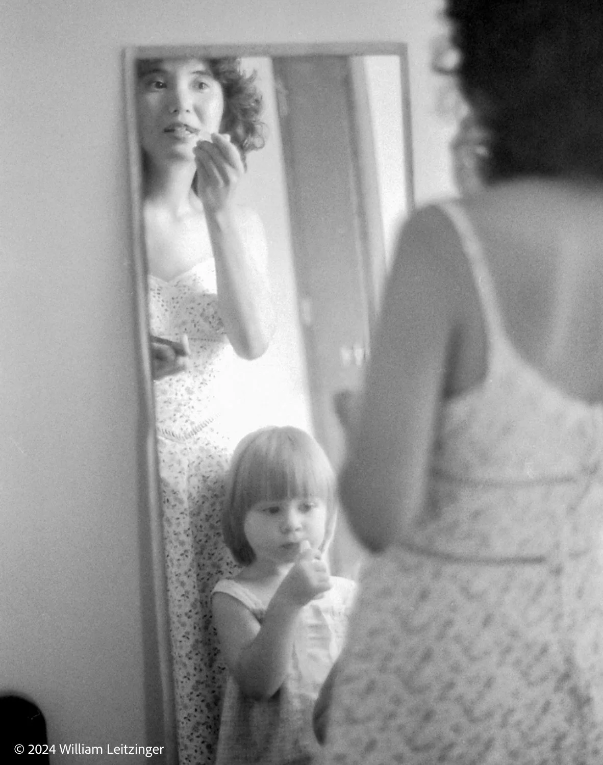 20100225-Toshiko Putting on Makeup - Jen-(Copyright).jpg