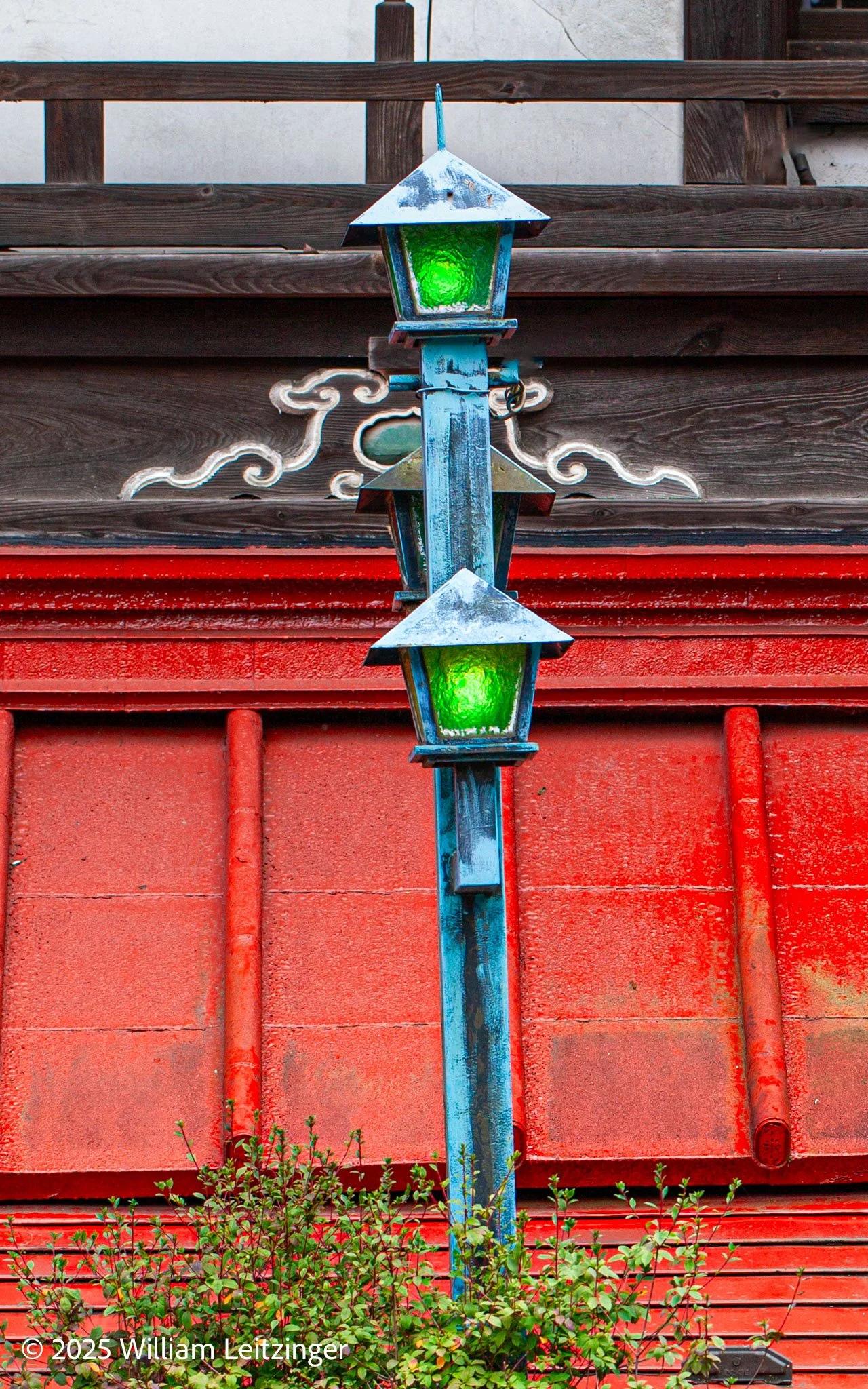 20131020-Urban-Temple-Travel-Japan-Two_Outdoor_Lamps_Near_Temple-0043-Cropped_16x10-(Copyright) copy.jpg