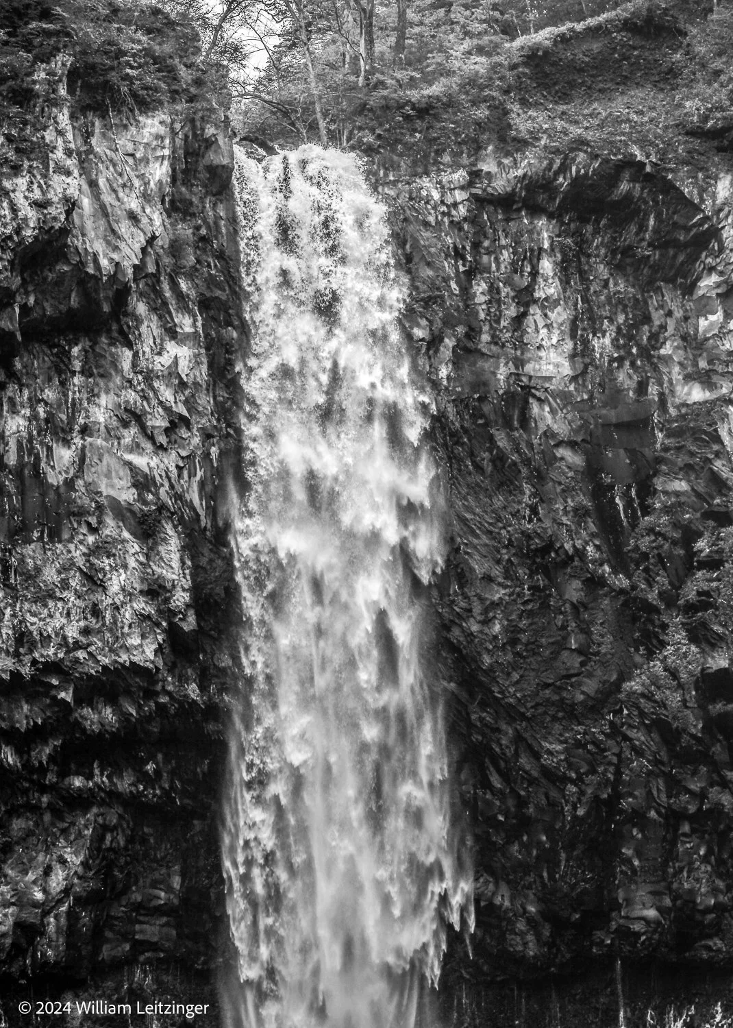20131019-Nature-Japan-Waterfall-B&W-(Copyright).jpg