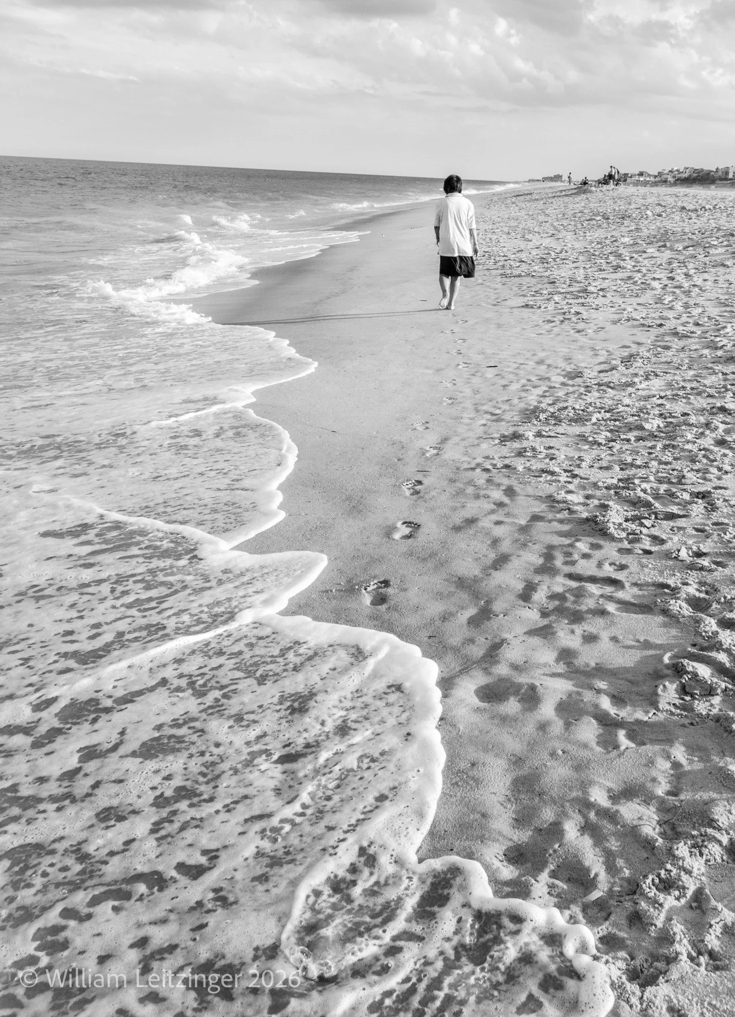 20170824-Family-Travel-DE-Bethany_Beach-Toshiko_Leitzinger_Walking_on_Beach-01-B&W-(Copyright).jpg