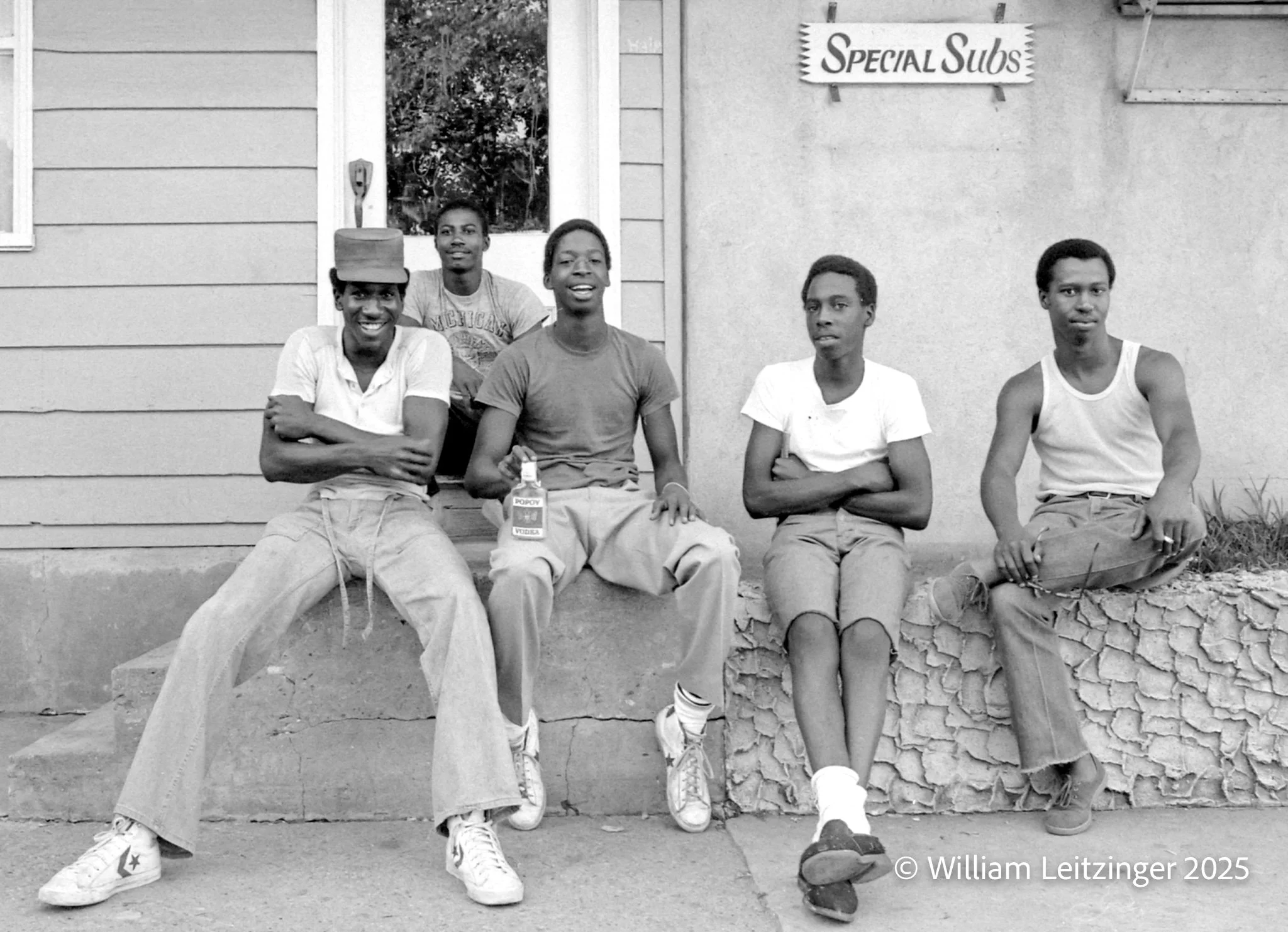 19780712-Portrait-Small_Town-DE-Delaware_City-Black_Teenagers_Posing-01-B&W(Copyright).jpg