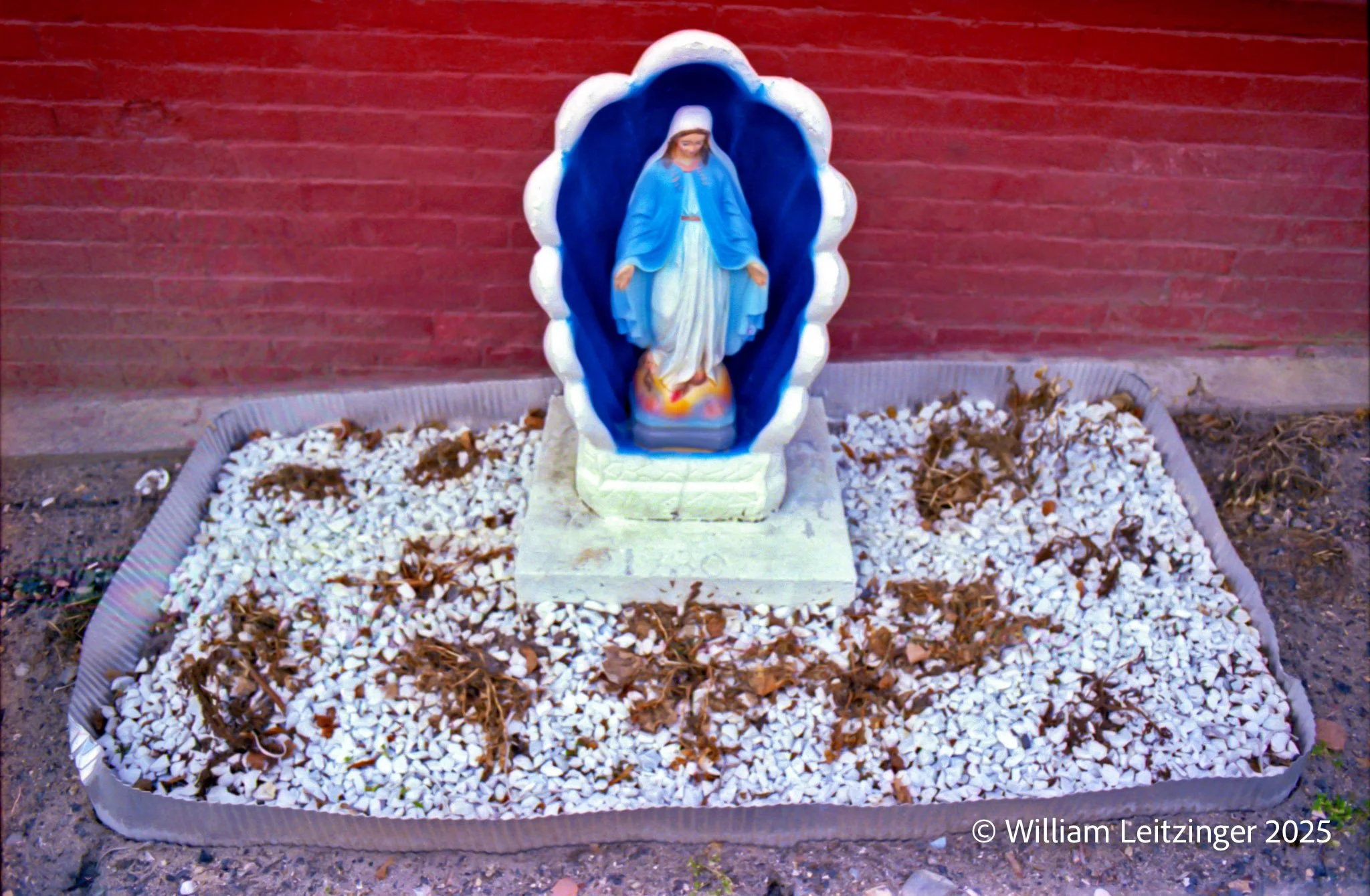 1980-Urban-RI-Providence-Mary_Statue_in_Yard-01-(Copyright).jpg