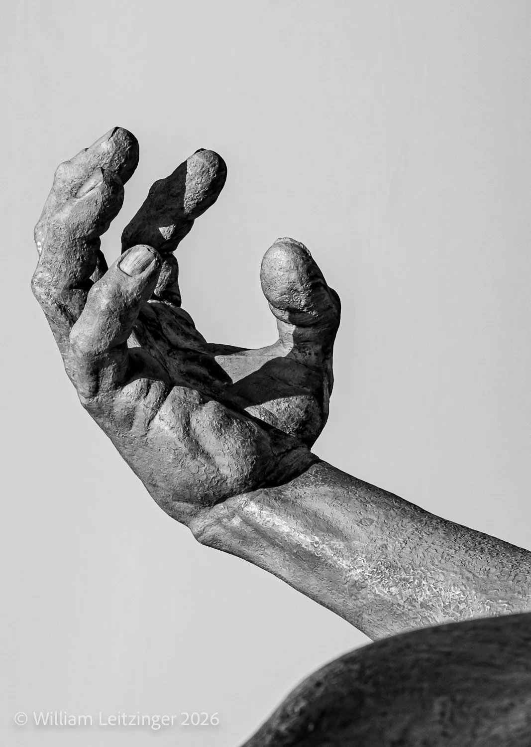 20230909-MD-National_Harbor-Statue_of_Hand-01-B&W-(Copyright).jpg