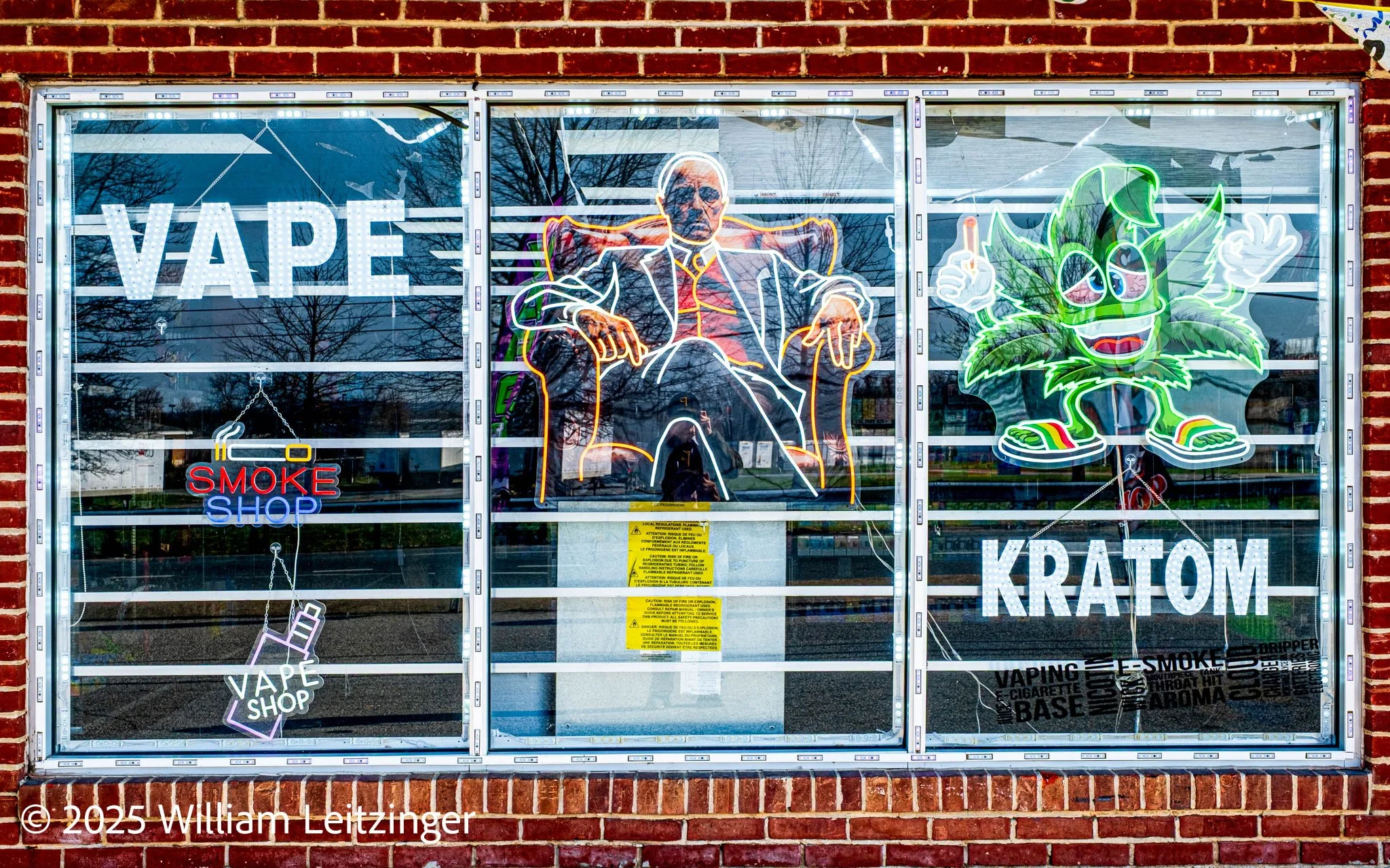 20260326-Urban-DE-Newark-Godfather_Vape_Store_Neon_Sign-01-Final_Edit-(Copyright).jpg