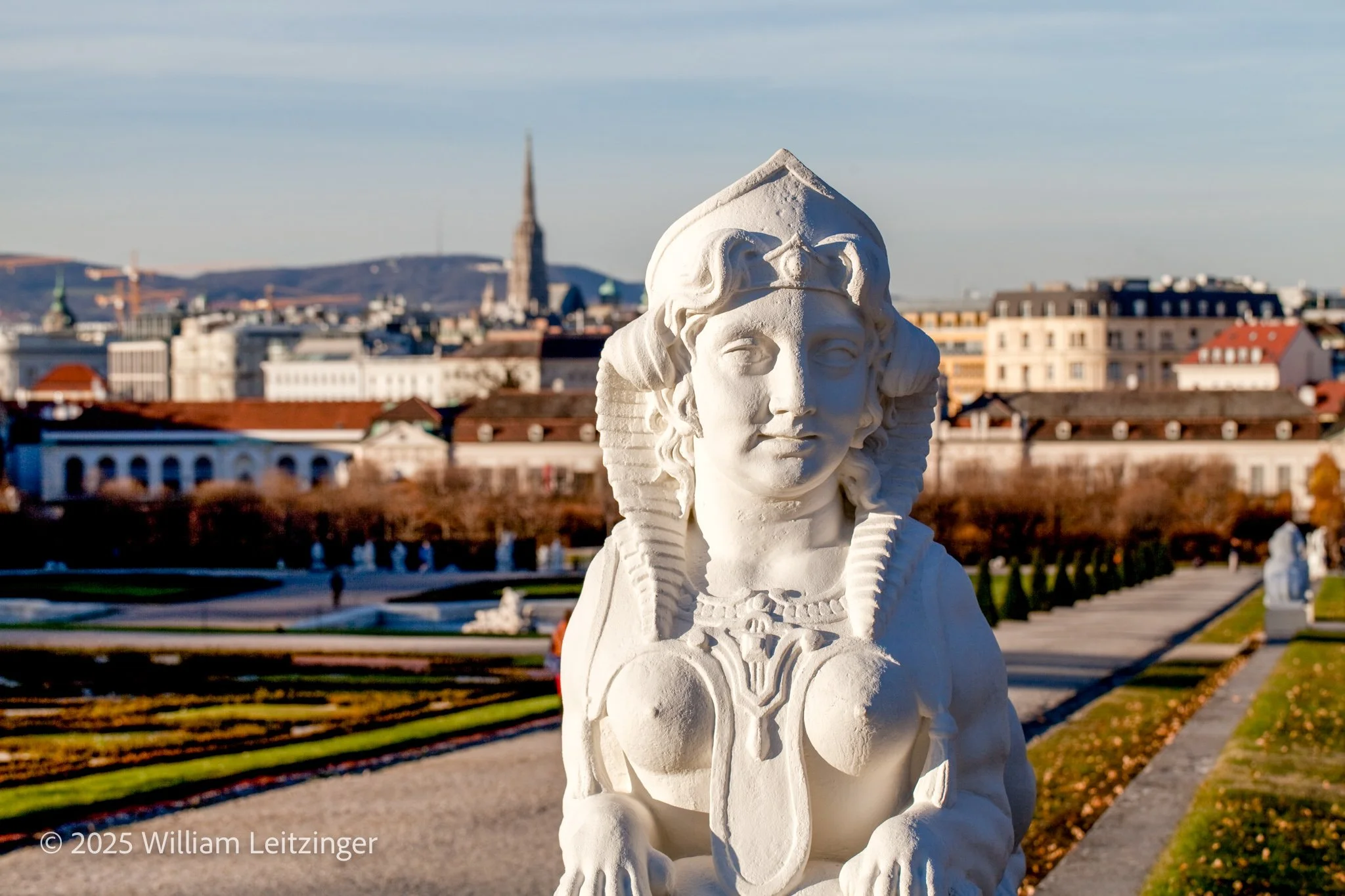 20101105-Travel-Austria-Vienna-Statue_in_Belvedere_Castle_Garden-01-(Copyright).jpg