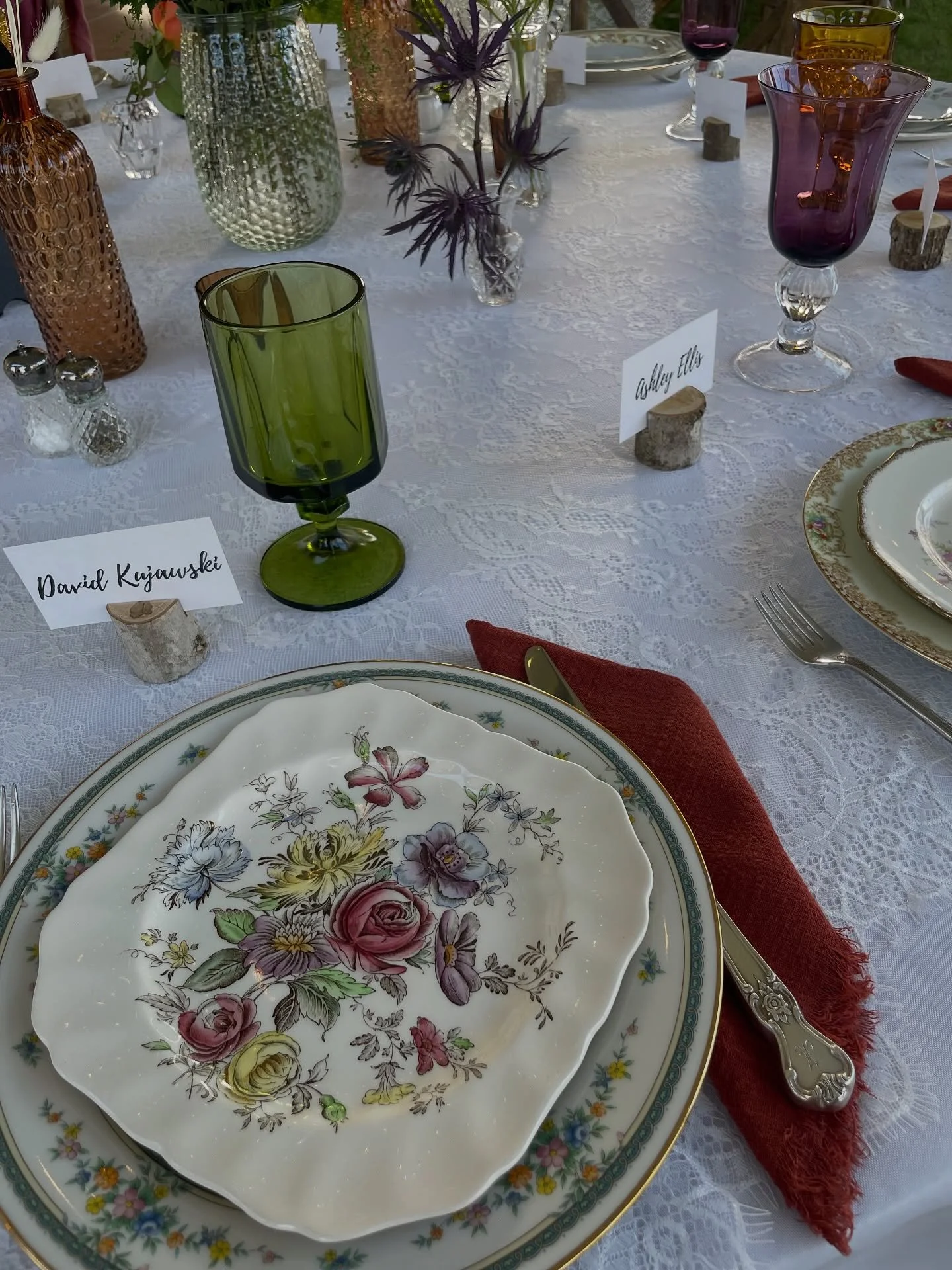 This past weekend&rsquo;s backyard wedding is exactly what I would want if I got a redo! 🍁🍃✨ 

I was surprised to learn I love the color combinations of rich purples, warm ambers, and soft greens. From vintage glassware, beautiful pitchers, to the 