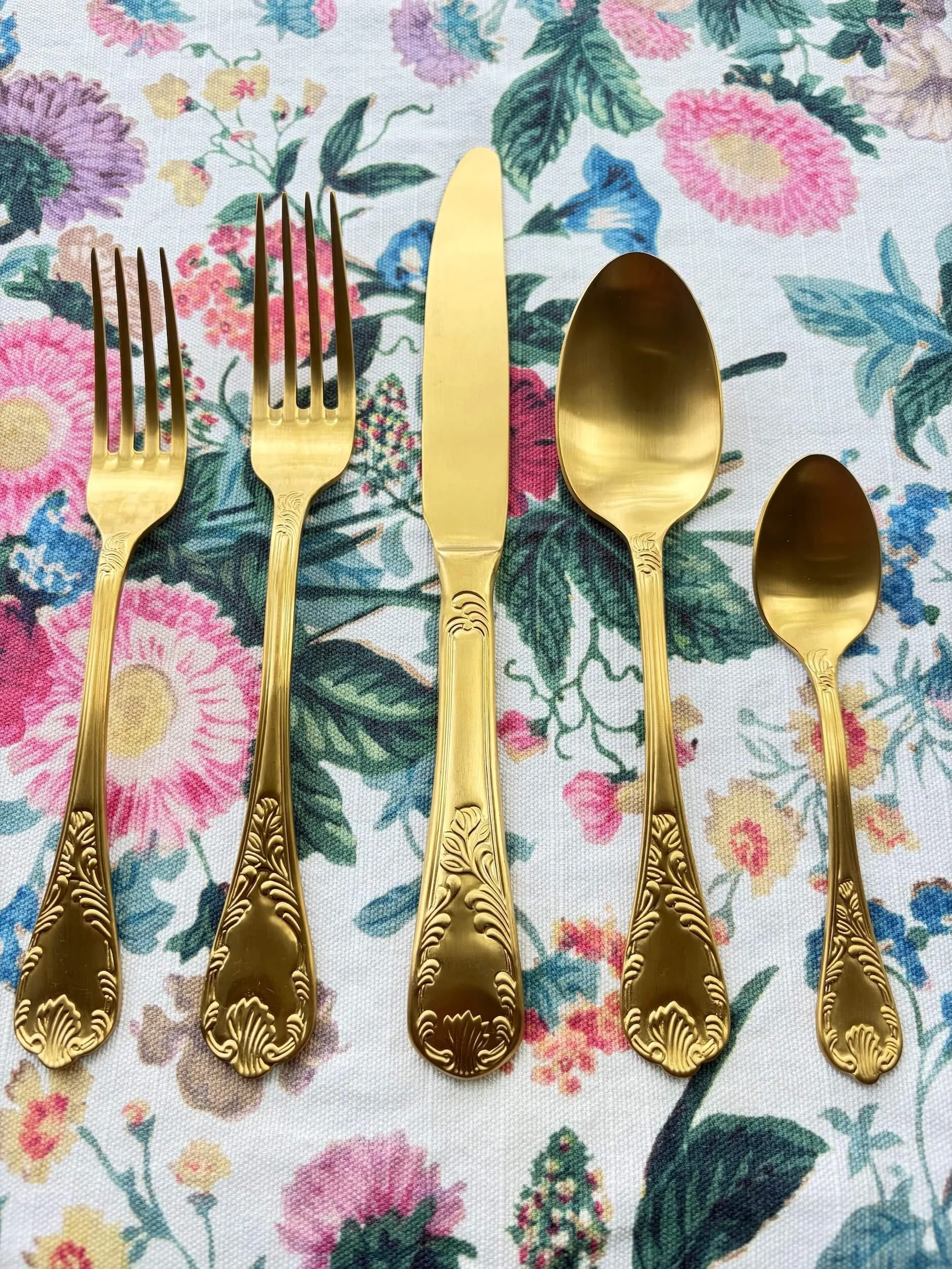 Matching Gold Siverware Set for Rent.jpeg