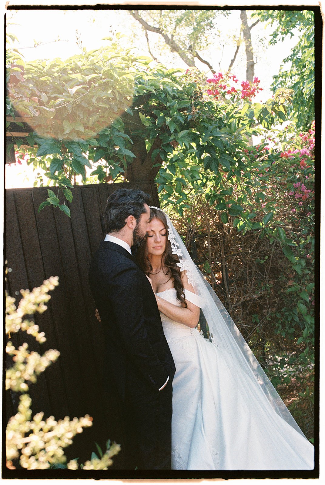  Soft gazes from the newlyweds. 35 mm film. 